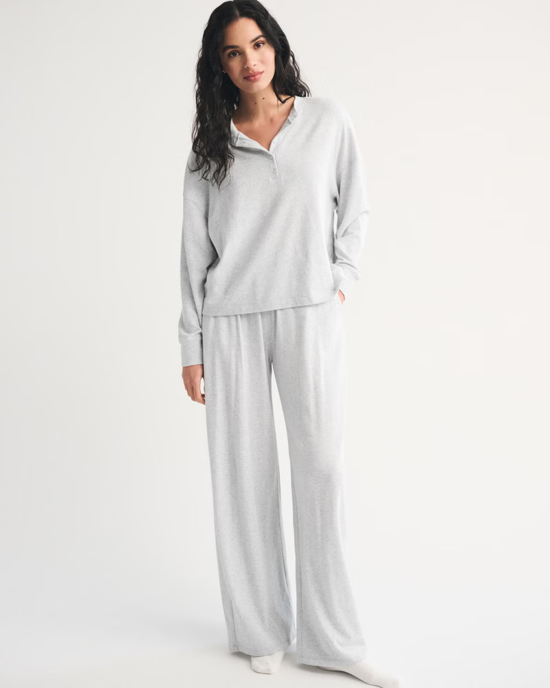 Long-Sleeve Cozy Lounge Knit Oversized Henley Top | Abercrombie & Fitch (US)