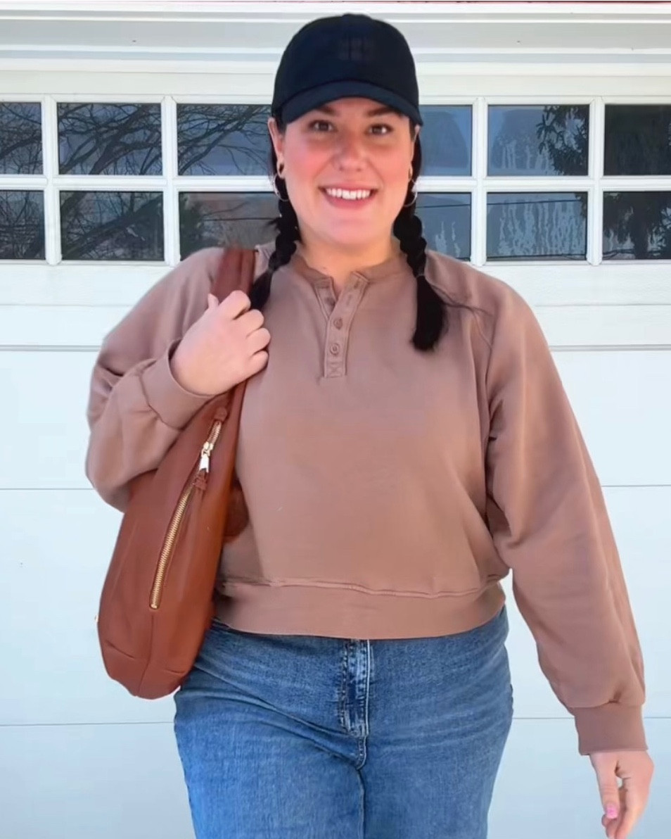 Cozy cropped sweatshirt 🤍

#LTKMidsize #LTKPlusSize #LTKgrwm