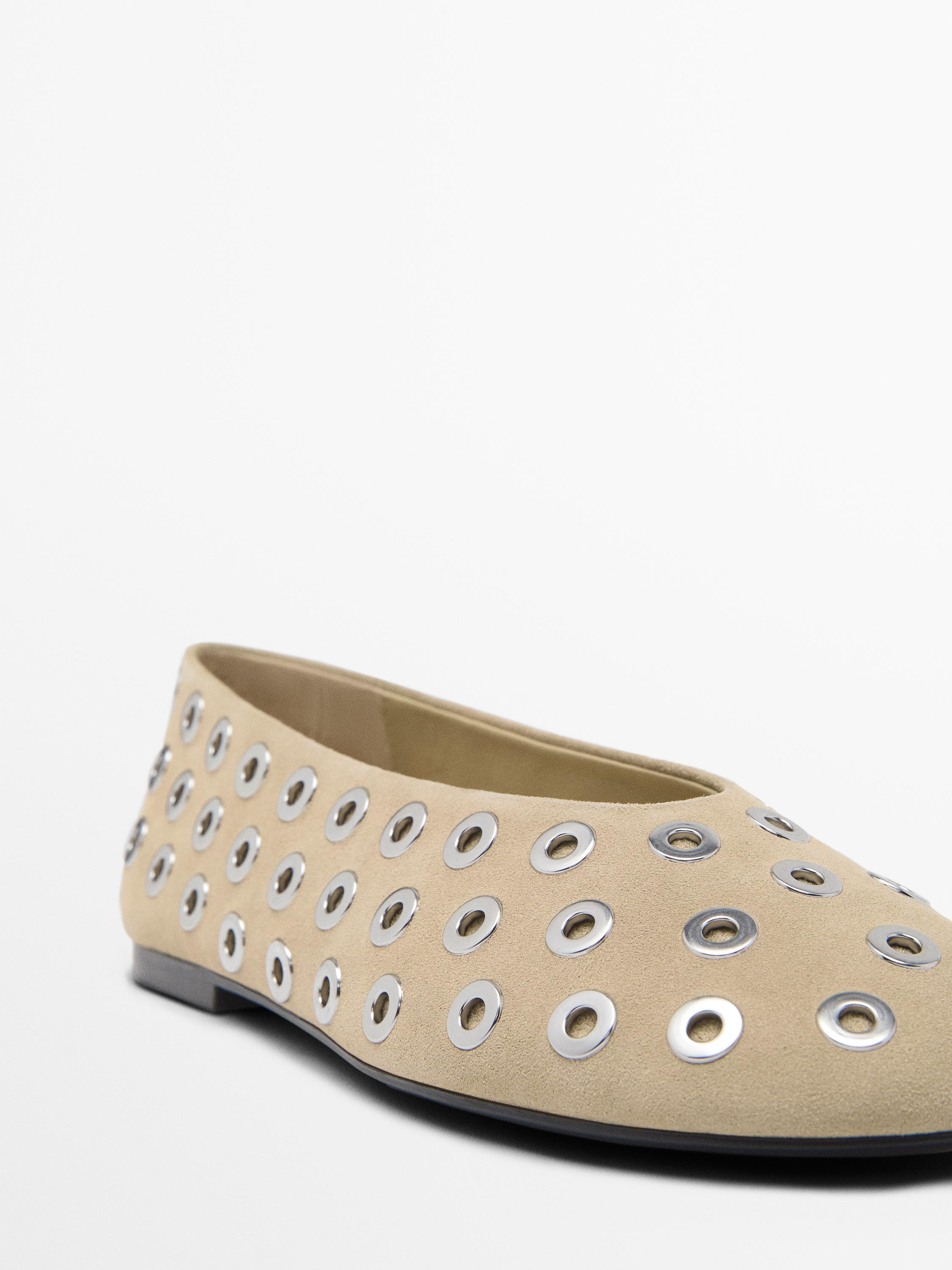 Made of cowhide leather. Round toe. Sheepskin lining. Insole lined in sheepskin. Designed with si... | Massimo Dutti UK