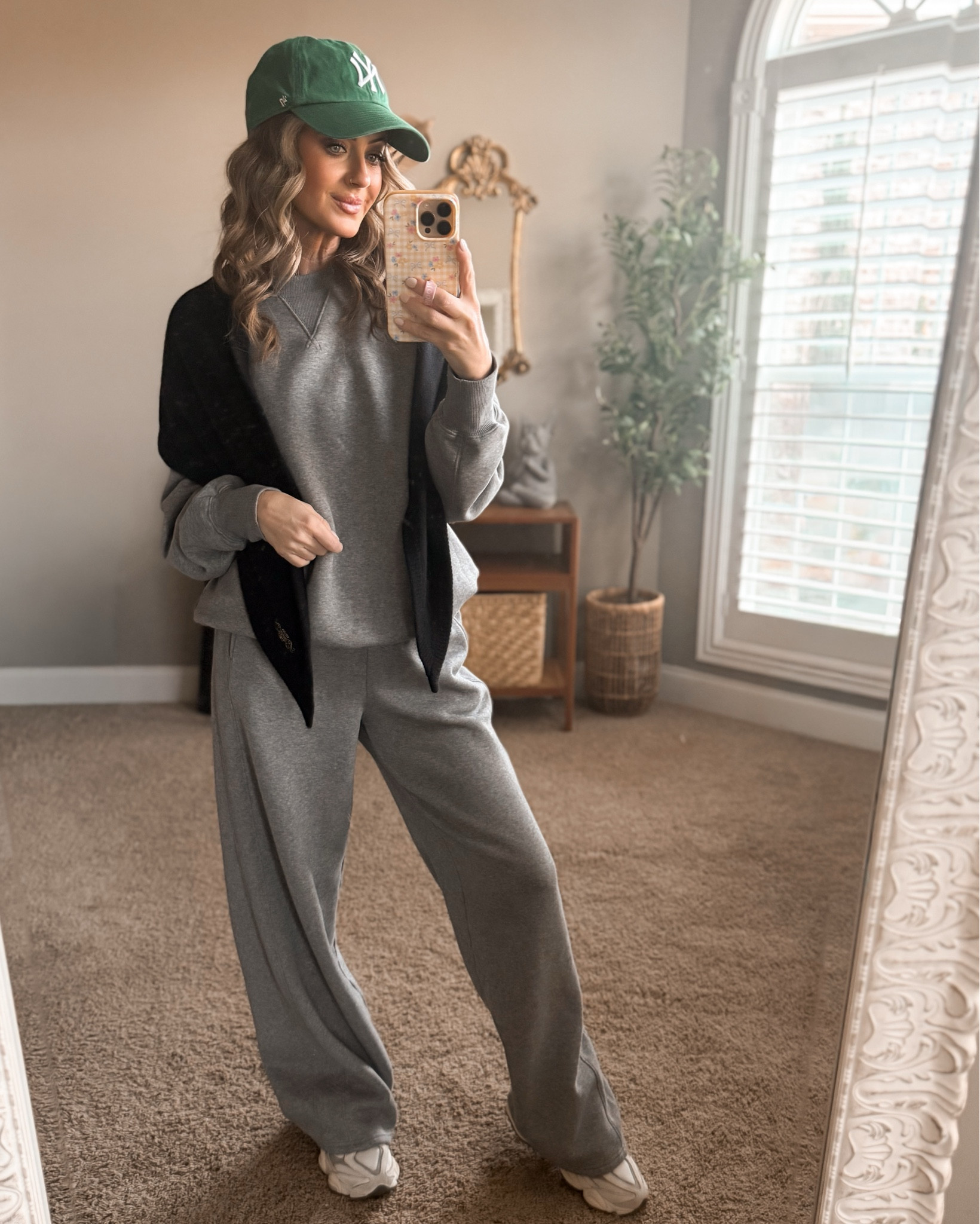 Who says casual can’t be cute? 

#LTKootd #LTKmomlife #LTKgrwm