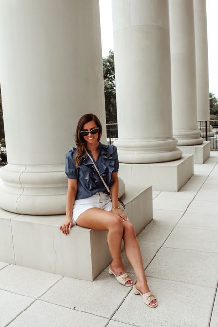 Nothing more perfect than a chambray top with white denim for summer 🤌🏻
•
This top is from @ladyboutiquebdoffice Get 20% off the whole site with code NATALY20 at checkout. 