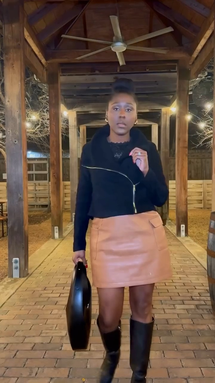 Serving up style on a budget, because thrift finds never disappoint. This faux leather skirt and chic jacket combo proves you don’t need to spend big to slay. Who knew sustainable fashion could look this fierce? Confidence is the best accessory and it’s always free! Have you thrifted today?

@thriftgiant thrift finds