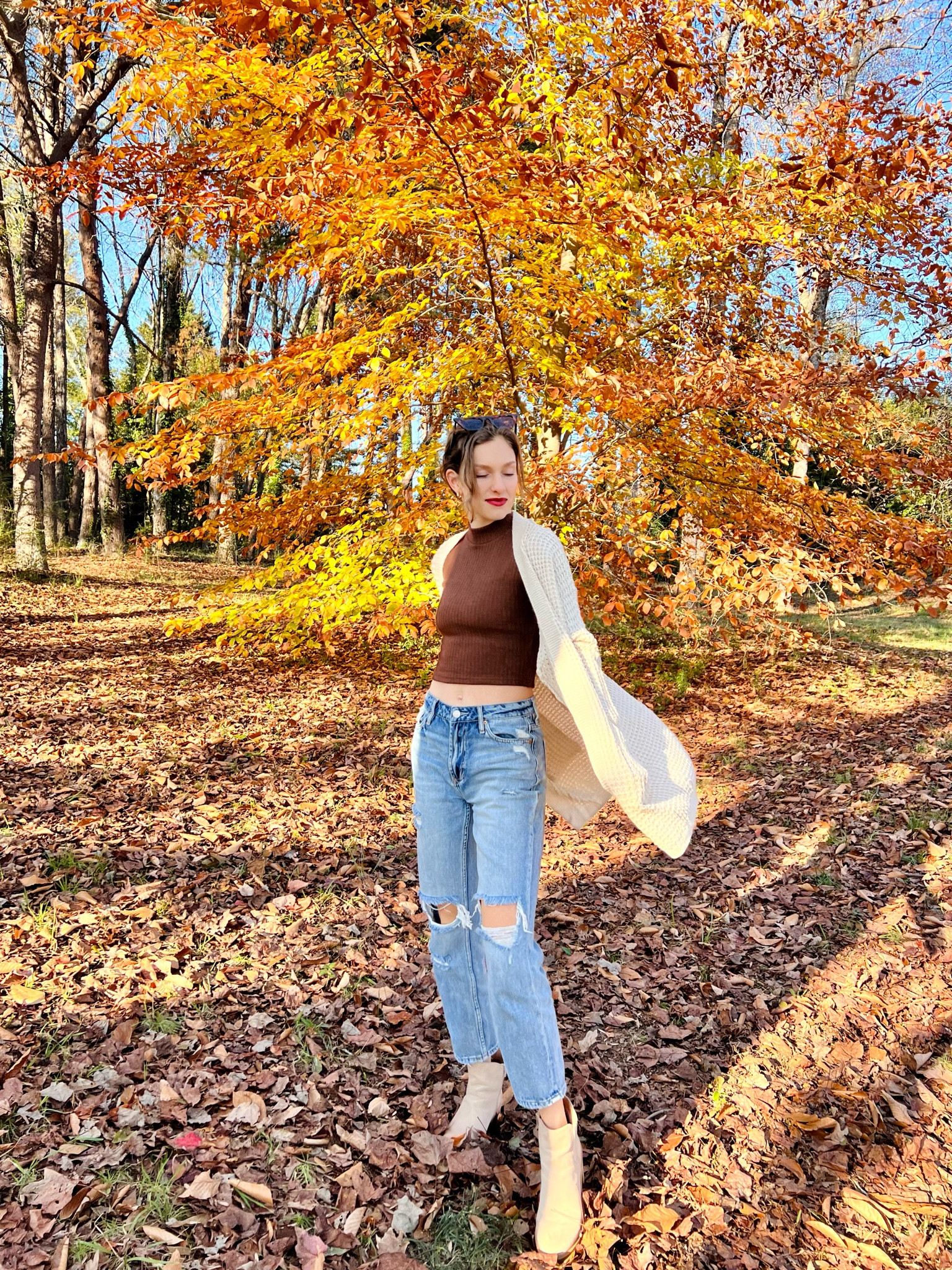 Soaking in the last glimpses of fall

top: OGL move, use code CATHERINE for 20% off (linked something similar)
jeans: dearjohn denim (linked something similar)
shoes: Target
cardigan: Amazon
sunglasses: Urban Outfitters

#LTKHoliday #LTKshoecrush #LTKGiftGuide