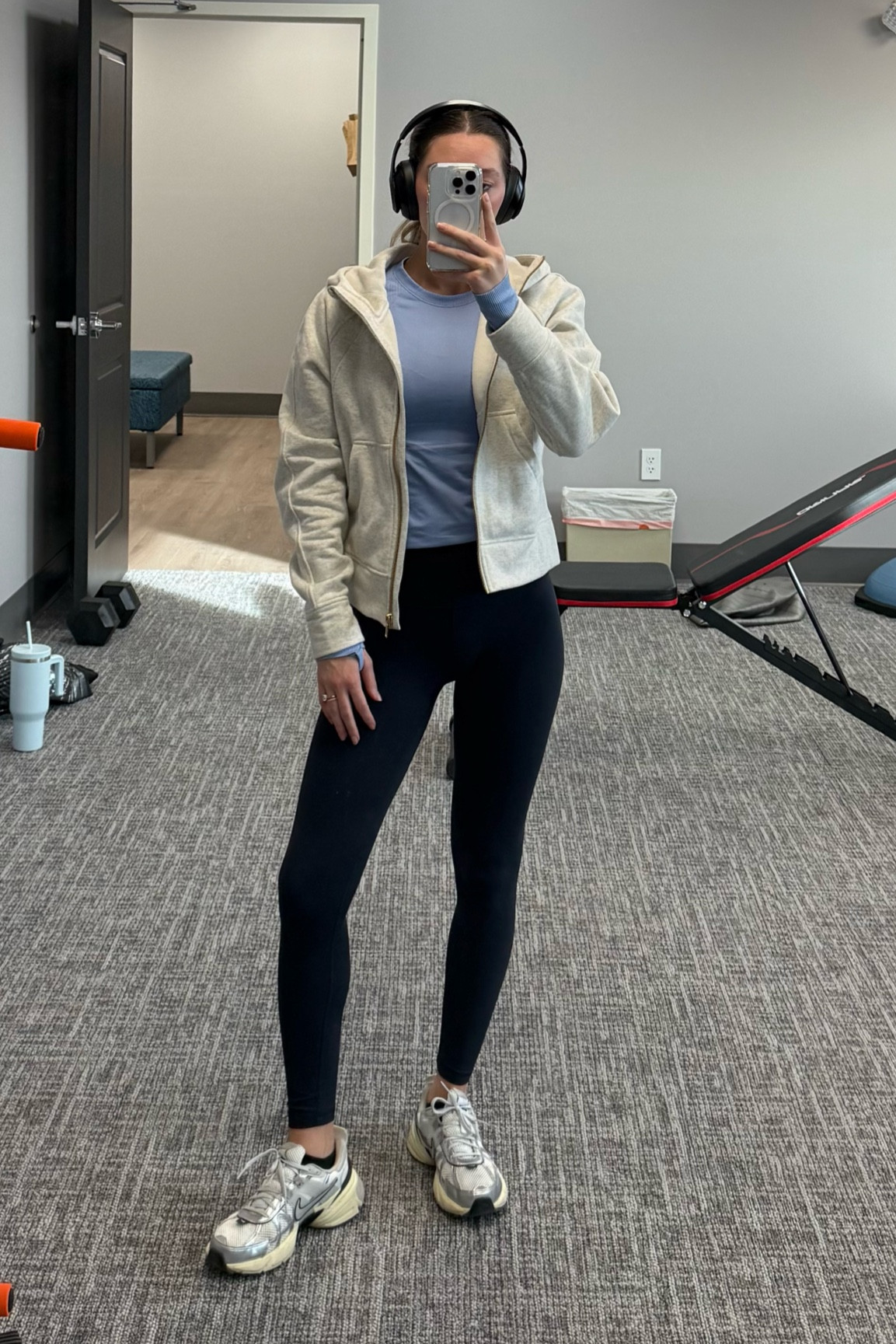 Amazon workout outfit! My current favorite leggings and jacket! #gymoutfit #workoutoutfit 