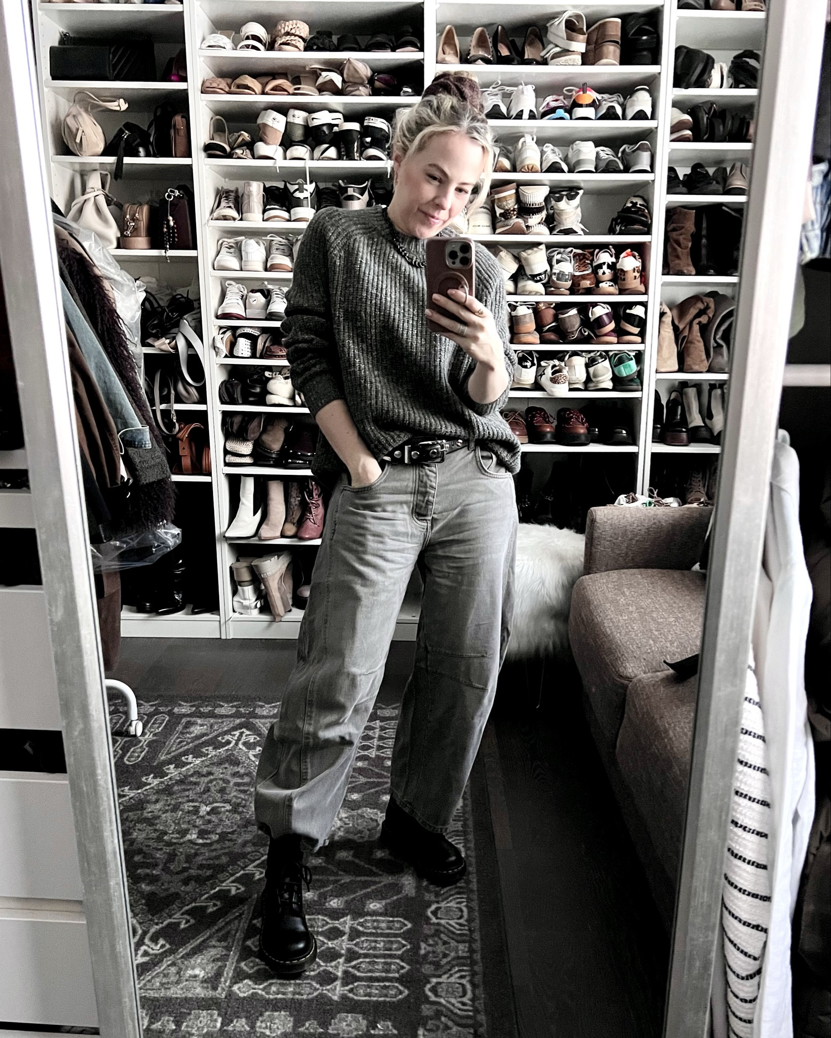 Monochromatic moment in grey tones

#LTKOver40