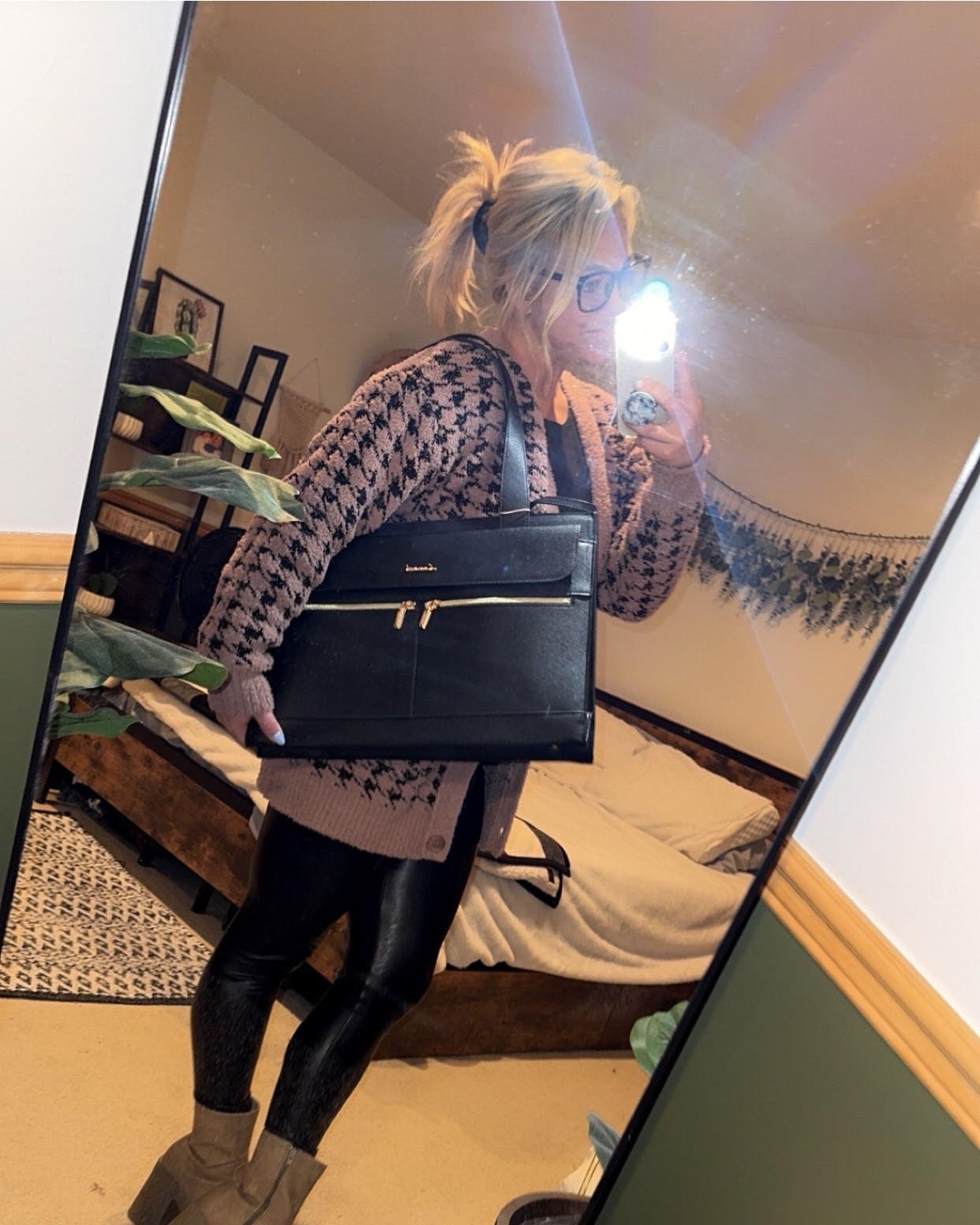 Loving this classy comfortable fit with this adorable bag!

#LTKStyleTip #LTKSaleAlert #LTKFindsUnder100