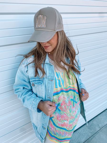 Oversized graphic tee for the win! 💕🤍 ps-it’s only $13!



#LTKstyletip #LTKfindsunder50 #LTKbump