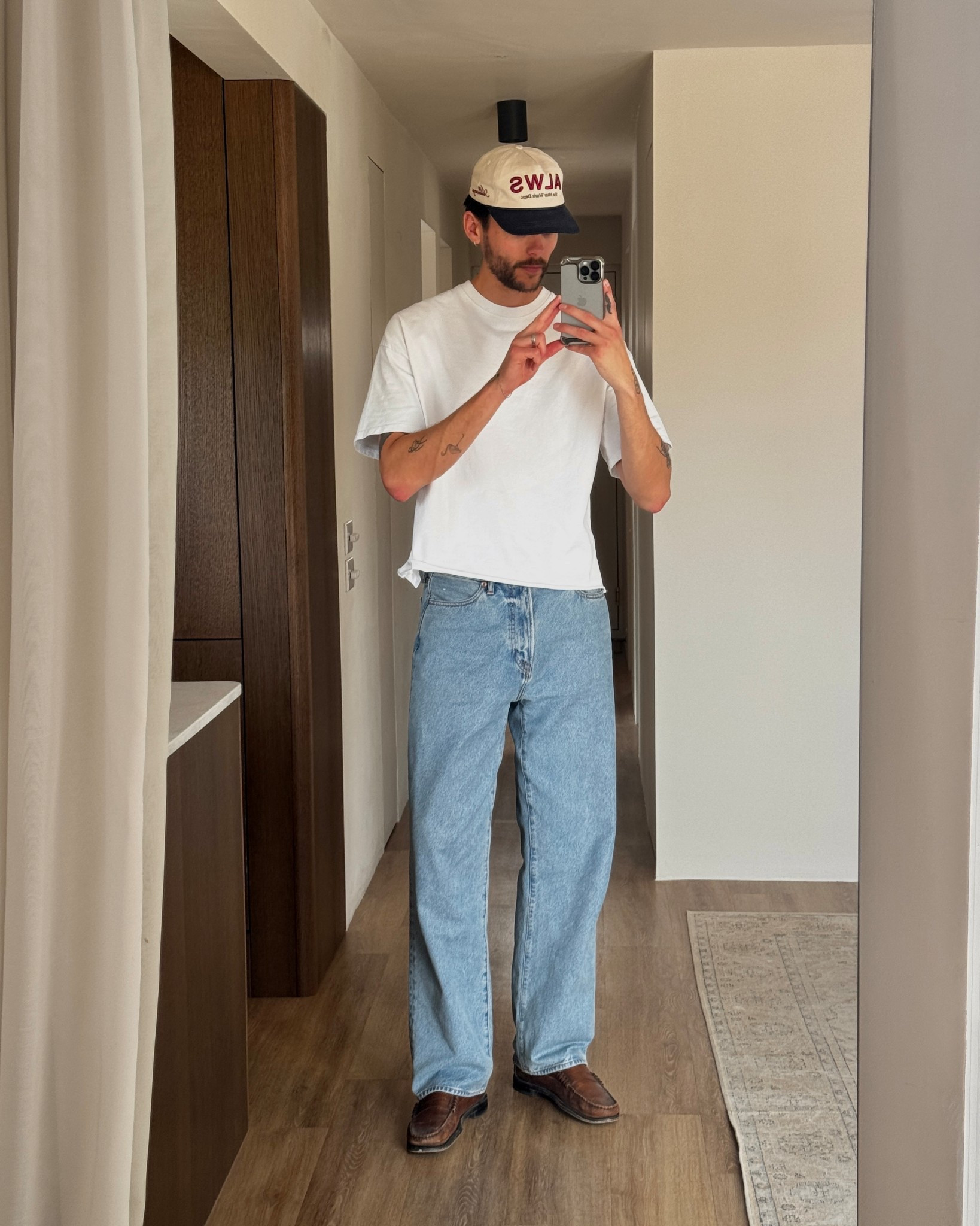 casual everyday mens styling

crop T-shirt, baggy jeans, loafers and a cap

#LTKmens #LTKuk #LTKstyletip