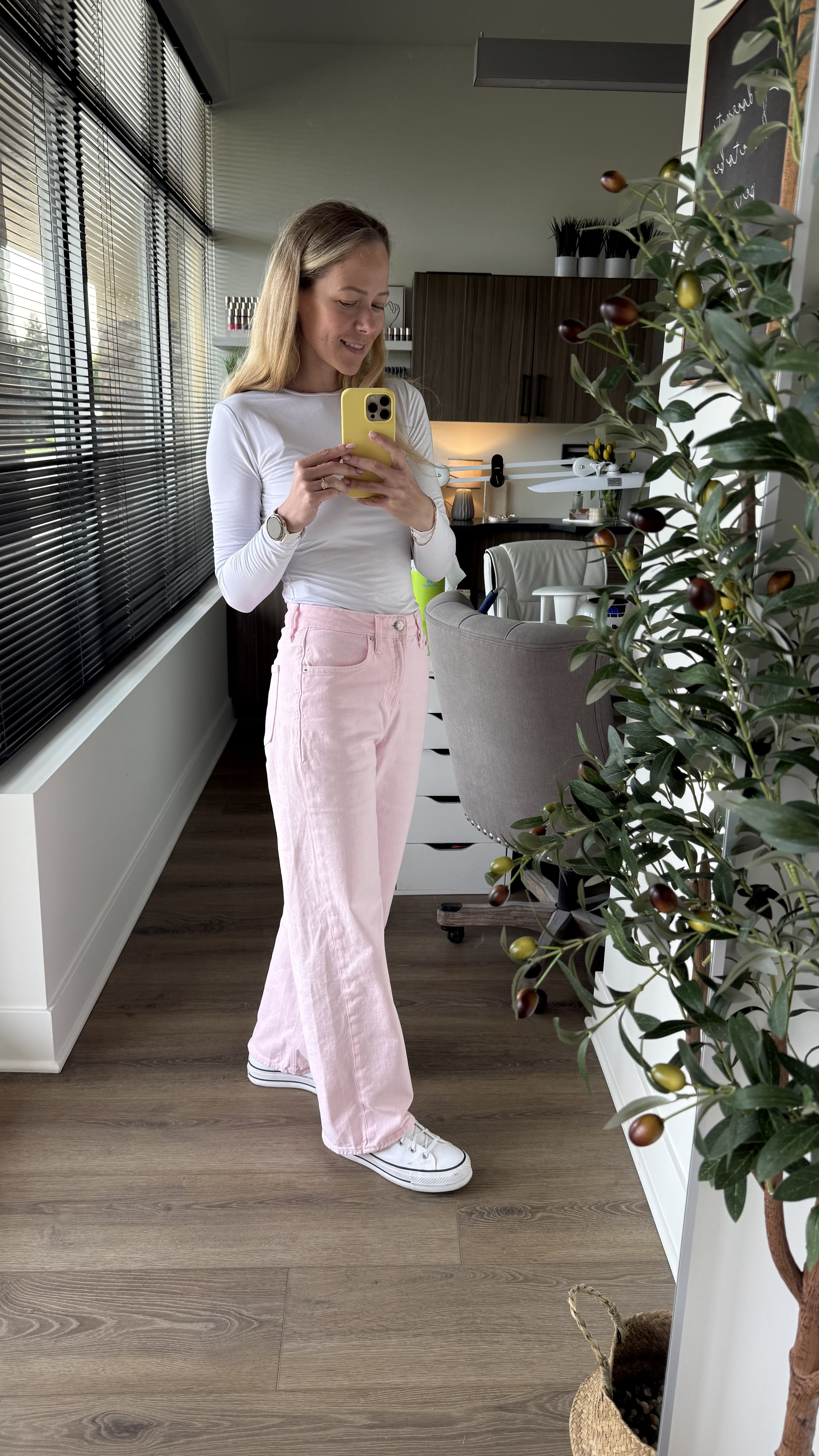 Low-key obsessed with how cute these pink pants are. Brb, wearing them on repeat.


#LTKFindsUnder100 #LTKSeasonal #LTKStyleTip