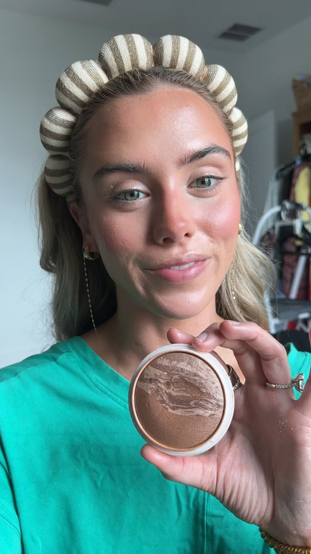 @DIBS Beauty  code is SLOANE. warm weather means using the glow bronzer to get that “just got back from the beach” look 😌 this has been my ride or die bronzer for 2+ years now and it once had a waitlist of 5,000+ people for the shade caramel cappuccino! 

#powderbronzer #bronzer #bakedbronzer #dibsbeauty #bronzerhack @DIBS Beauty @ULTA Beauty

#LTKgrwm #LTKselfcare #LTKBeauty