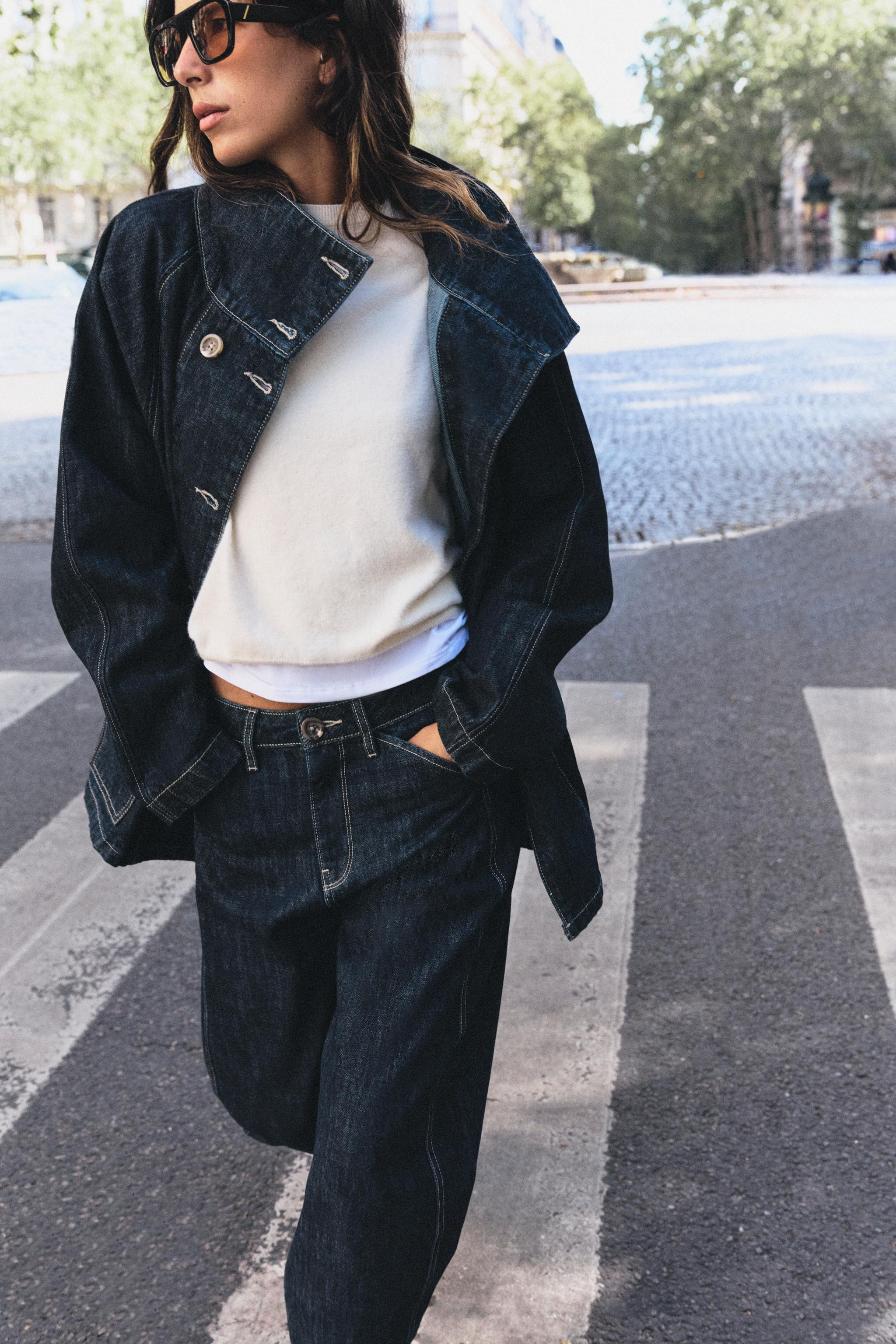 Z1975 HIGH-RISE TAPERED CONTRAST-STITCH JEANS | Zara US