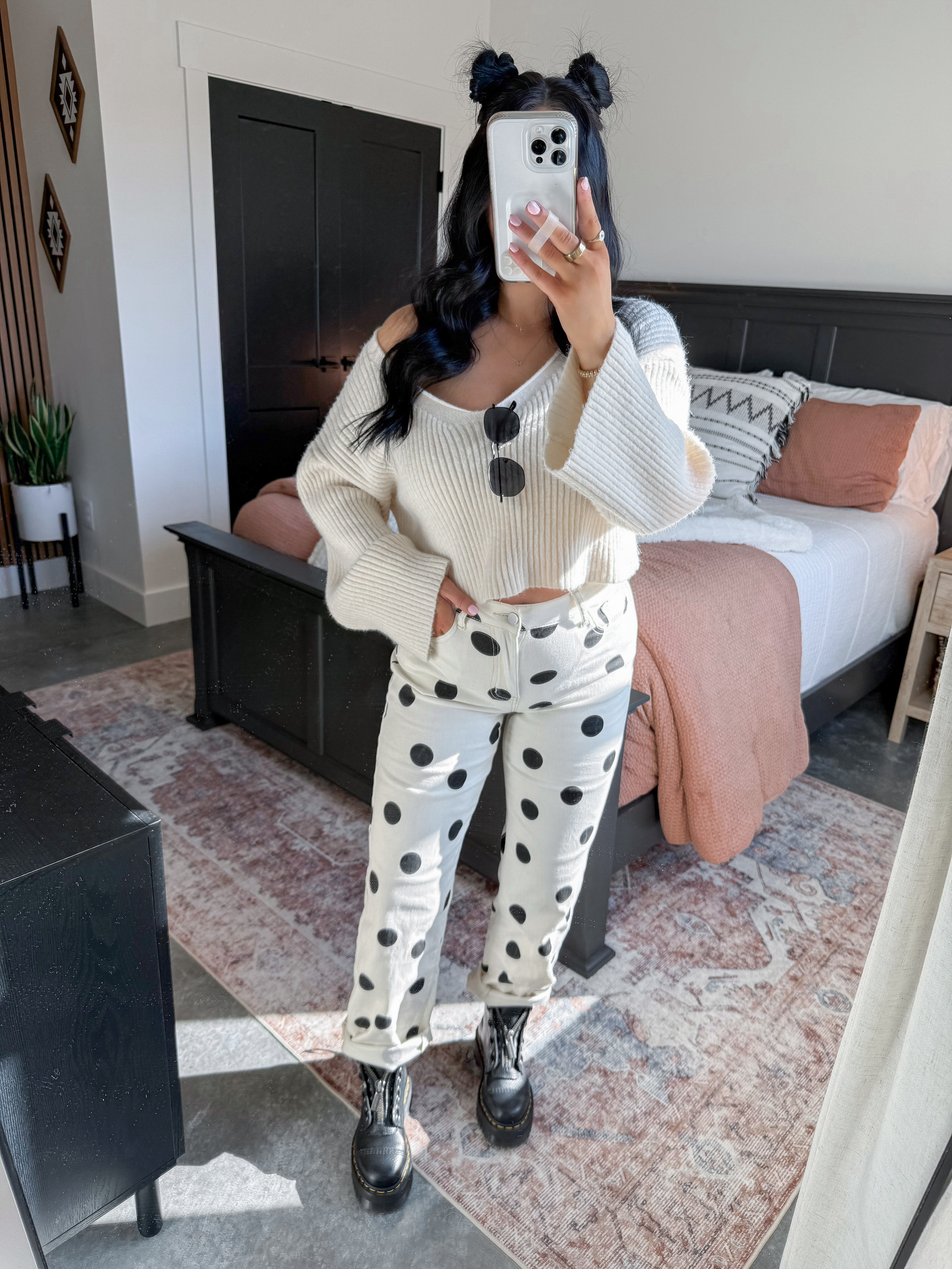 Neutral OOTD 🖤

Sweater - small
Bandeau - medium
Jeans - 27 (these jeans do have some stretch! while they currently work with my bump, I don't think that will last much longer - but super excited to style them postpartum!)

I love this neutral outfit for now or to transition into spring! I styled these polka dot jeans with more of an edgy vibe by pairing them with my platform doc martens and this simple but cozy cropped neutral sweater! Once summer rolls around you could swap out the sweater for a basic black tank top and some black sandals or sneakers. 👏🏼

 

 

#LTKootd #LTKBump