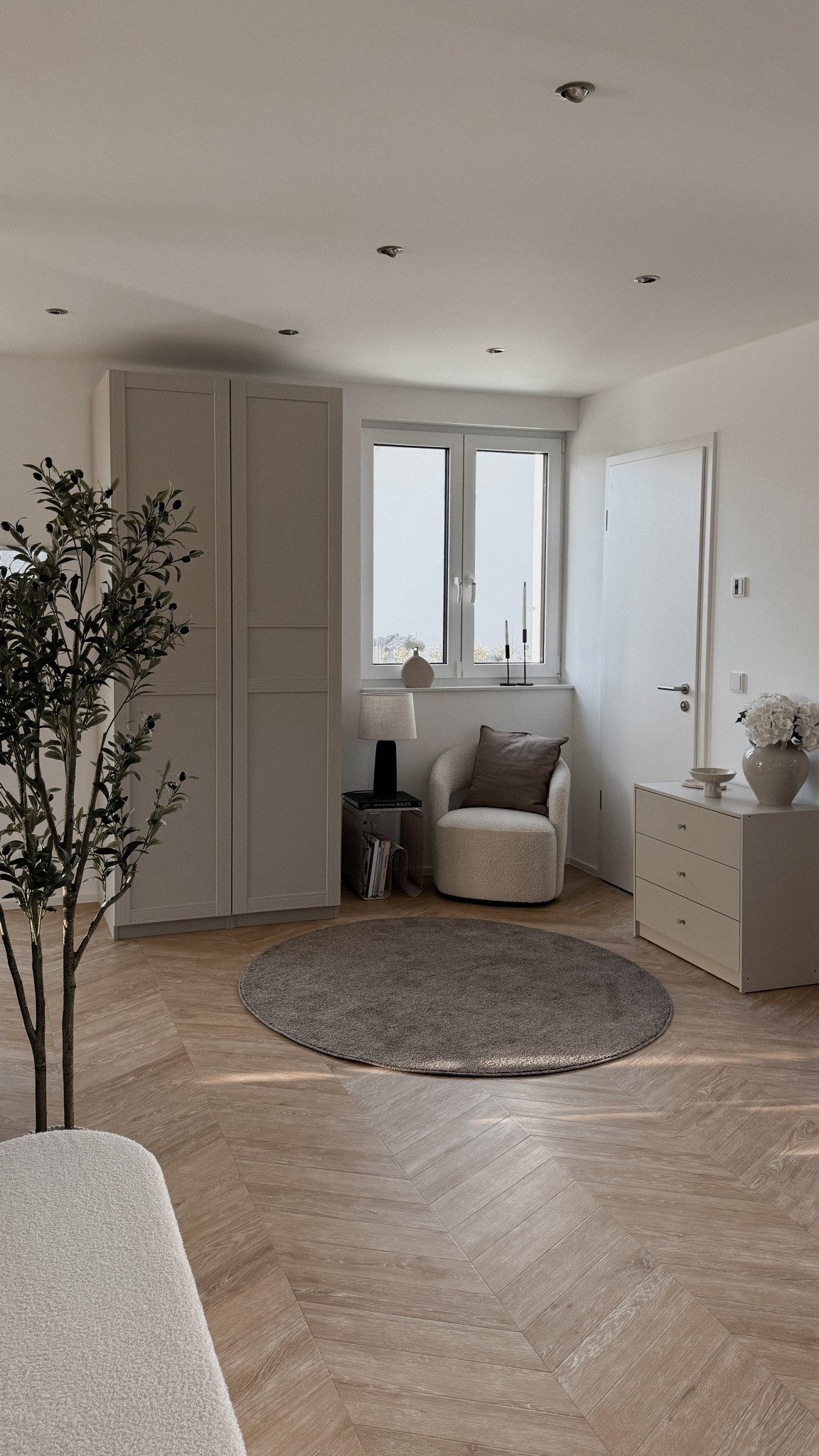 Ästhetische Home Details 🤍

Sanfte Naturtöne, cozy Texturen und zeitlose Pieces für eine ruhige, elegante Atmosphäre. Alles ist unten verlinkt ✨

#LTKeurope #LTKhome #LTKdeutschland