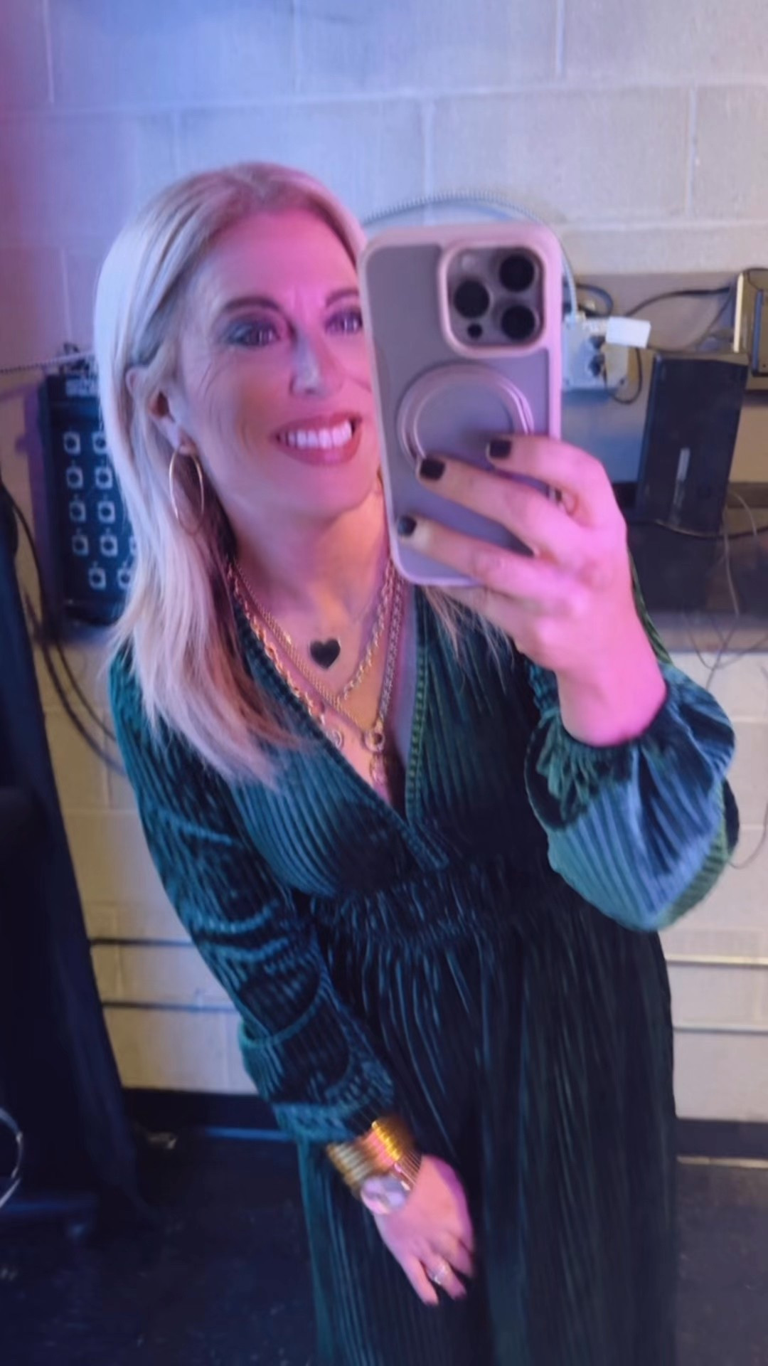 This velvet dress is perfect for the holiday! You’ll get by the 24th!!!

#LTKootd #LTKHoliday