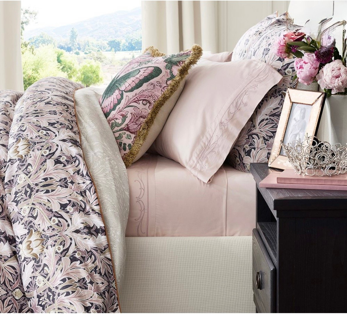 Here is Glinda’s bedding collection. I think they pretty much nailed both ladies. Don’t you think? 