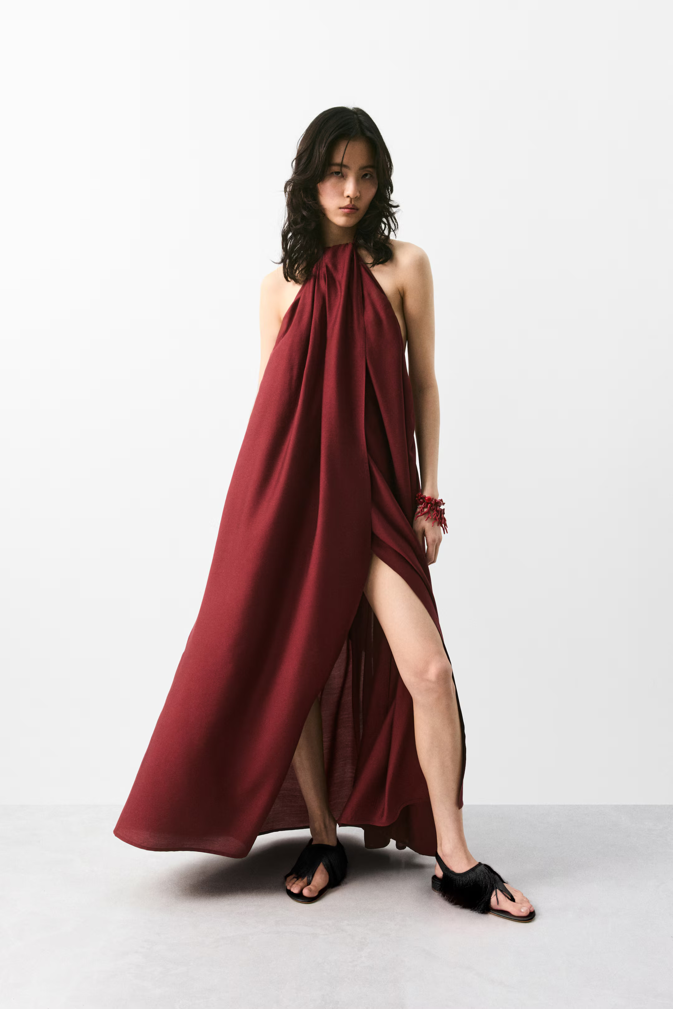 Maxi halterneck dress | H&M (UK, MY, IN, SG, PH, TW, HK)