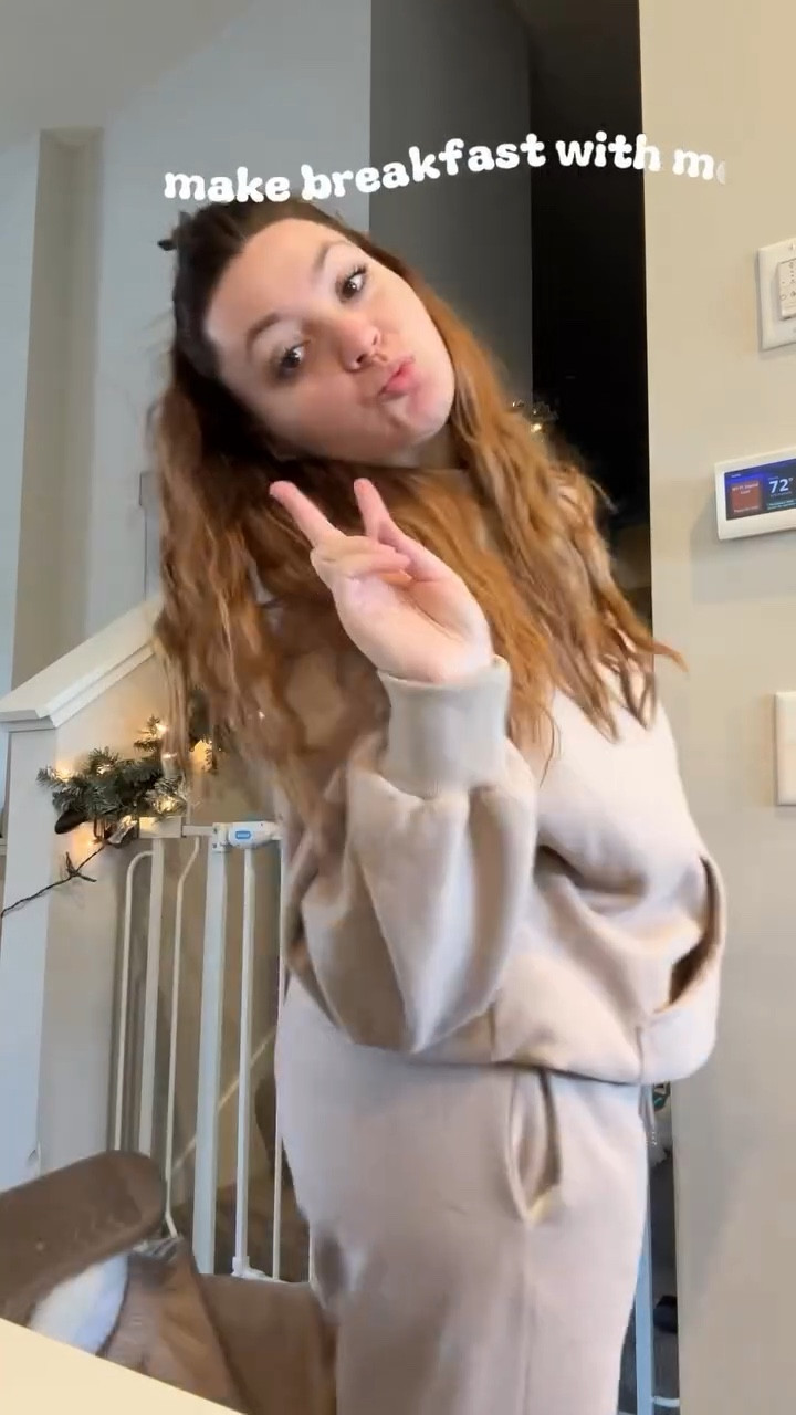 Make breakfast with this unhinged hot mom. 

#LTKmorningroutine #LTKdayinmylife #LTKmomlife