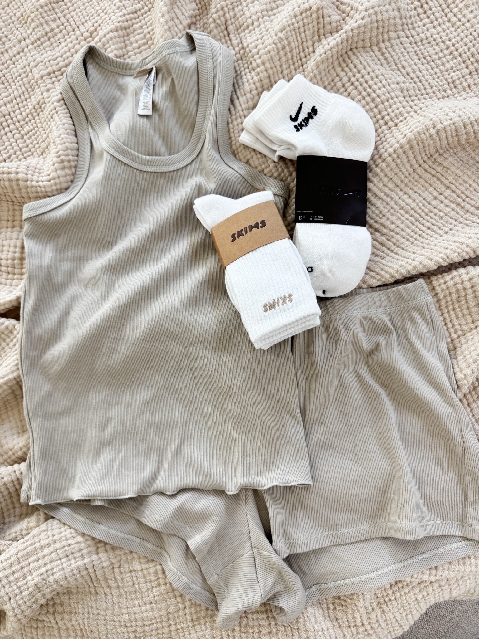 Skims set size L in both 
Loved these socks too !

Comment SHOP below to receive a DM with the link to this post on my LTK ⬇ https://liketk.it/6f9Ig

https://liketk.it/6f9Ig
