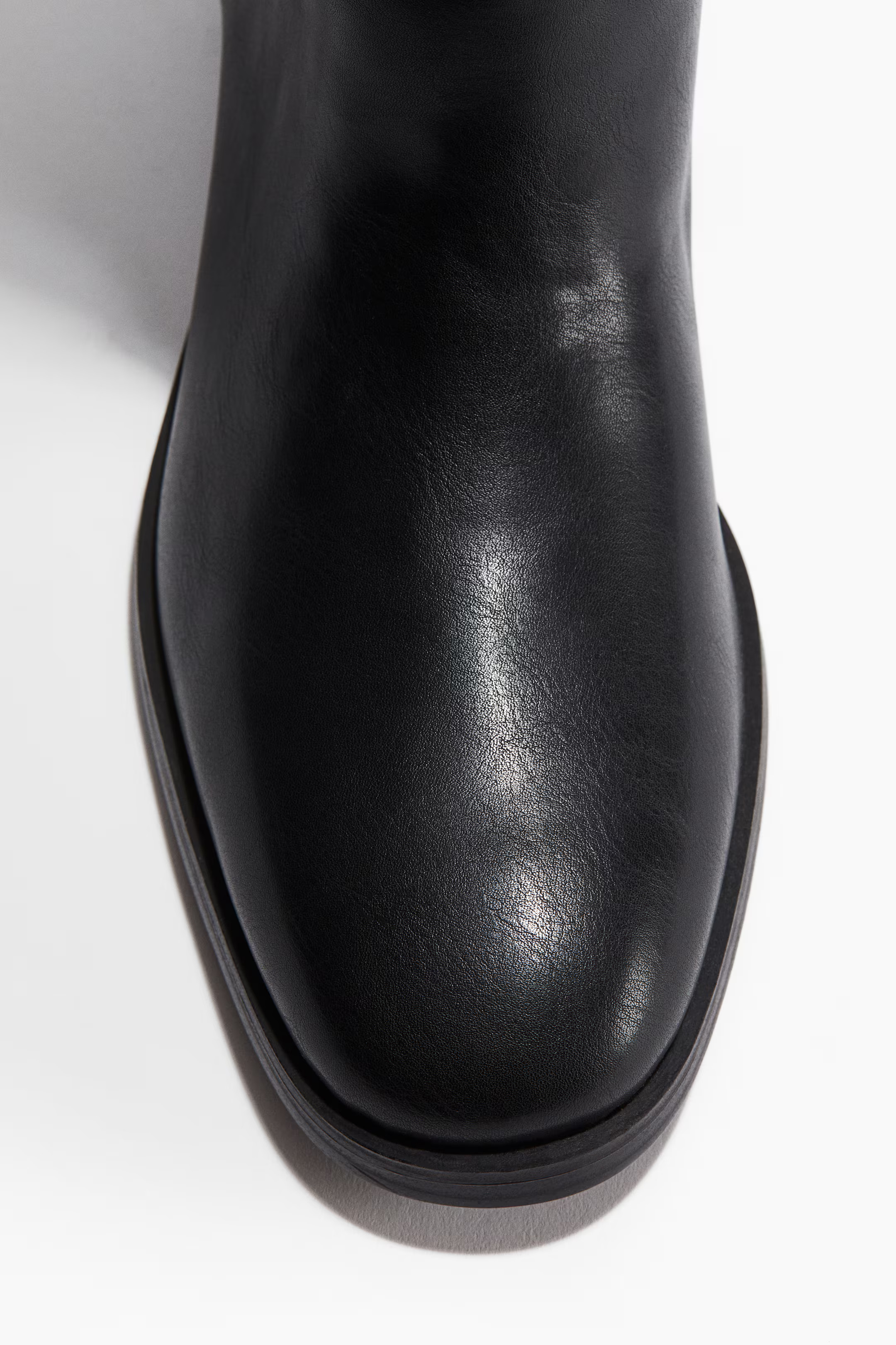 Stiefel mit Zierriemen | H&M (DE, AT, CH, NL, FI)