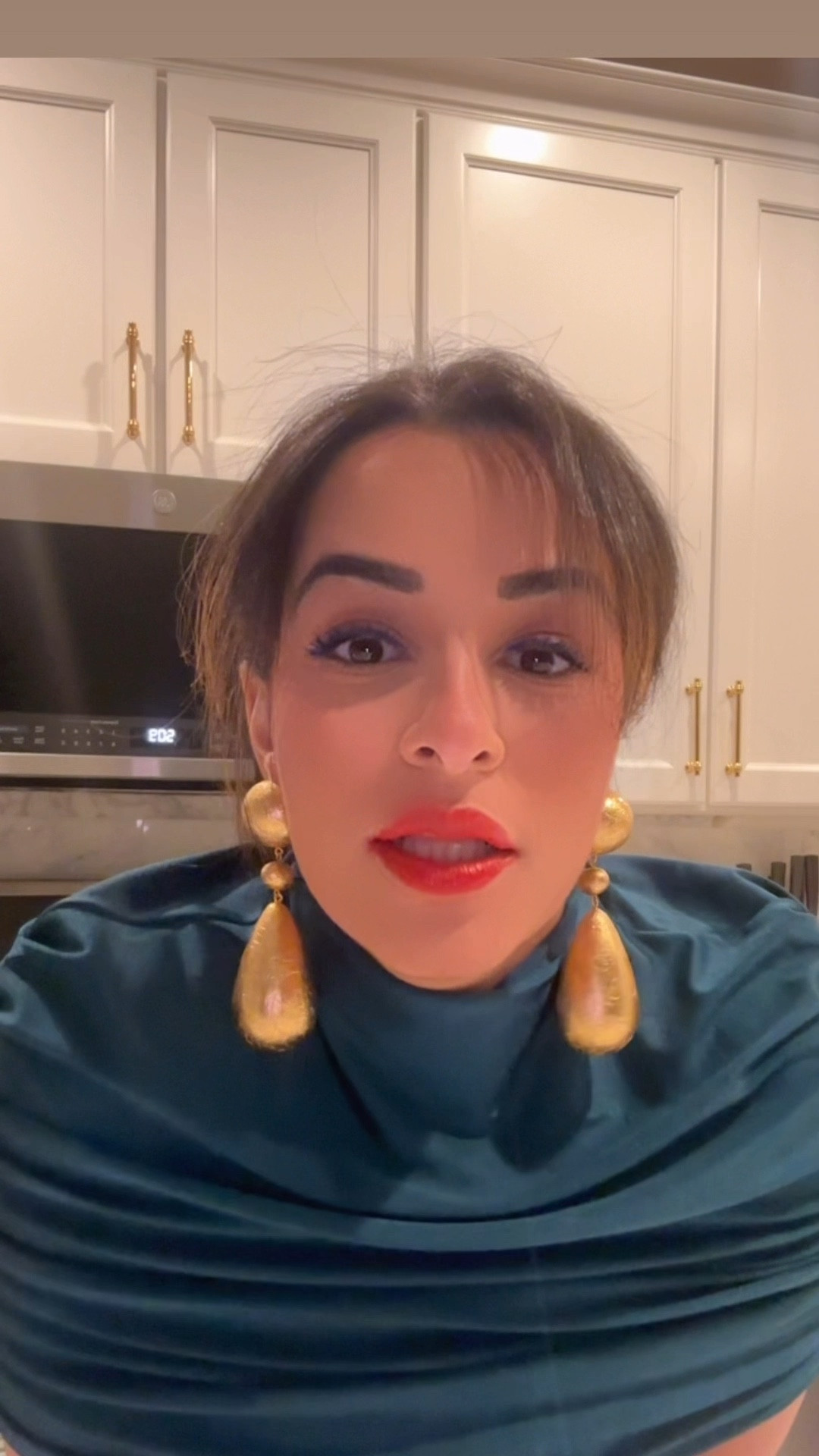 This ruched teal top though!
Sculpted, sleek & so elevated!!!
Paired with aprinted trousers & gold accents!

Shop it on my LTK 💚
holiday party outfit, style, glam night out look, winter event outfit, statement top, luxe evening style, chic holiday fashion, fashionable look, Christmas

#LTKmomlife #LTKCyberWeek #LTKHoliday