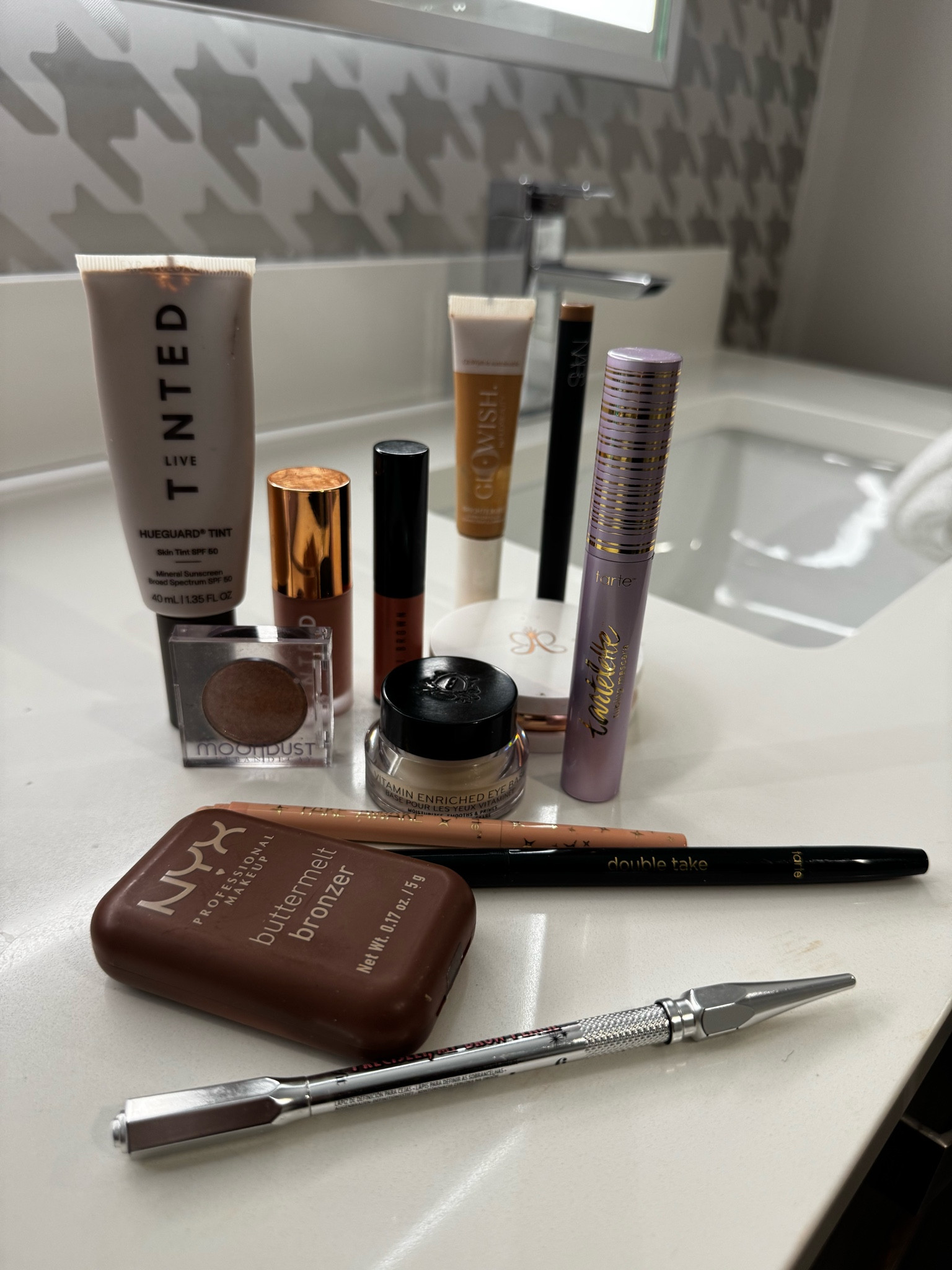 “Not too much” glam essentials ✨

#LTKOver40 #LTKHoliday #LTKBeauty