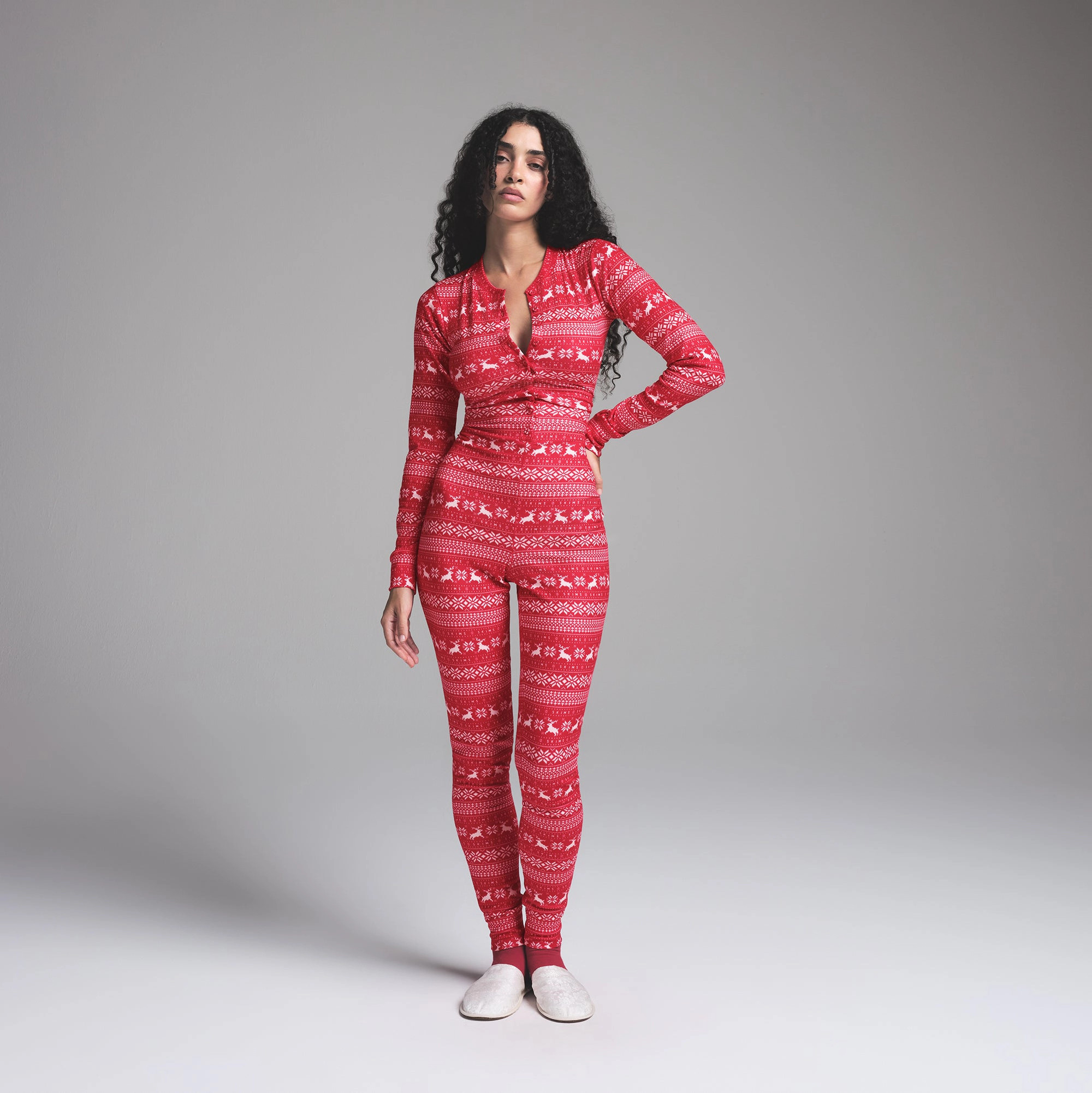 LOGO PLUSH POINTELLE HENLEY ONESIE | RED DEER FAIR ISLE | SKIMS (US)