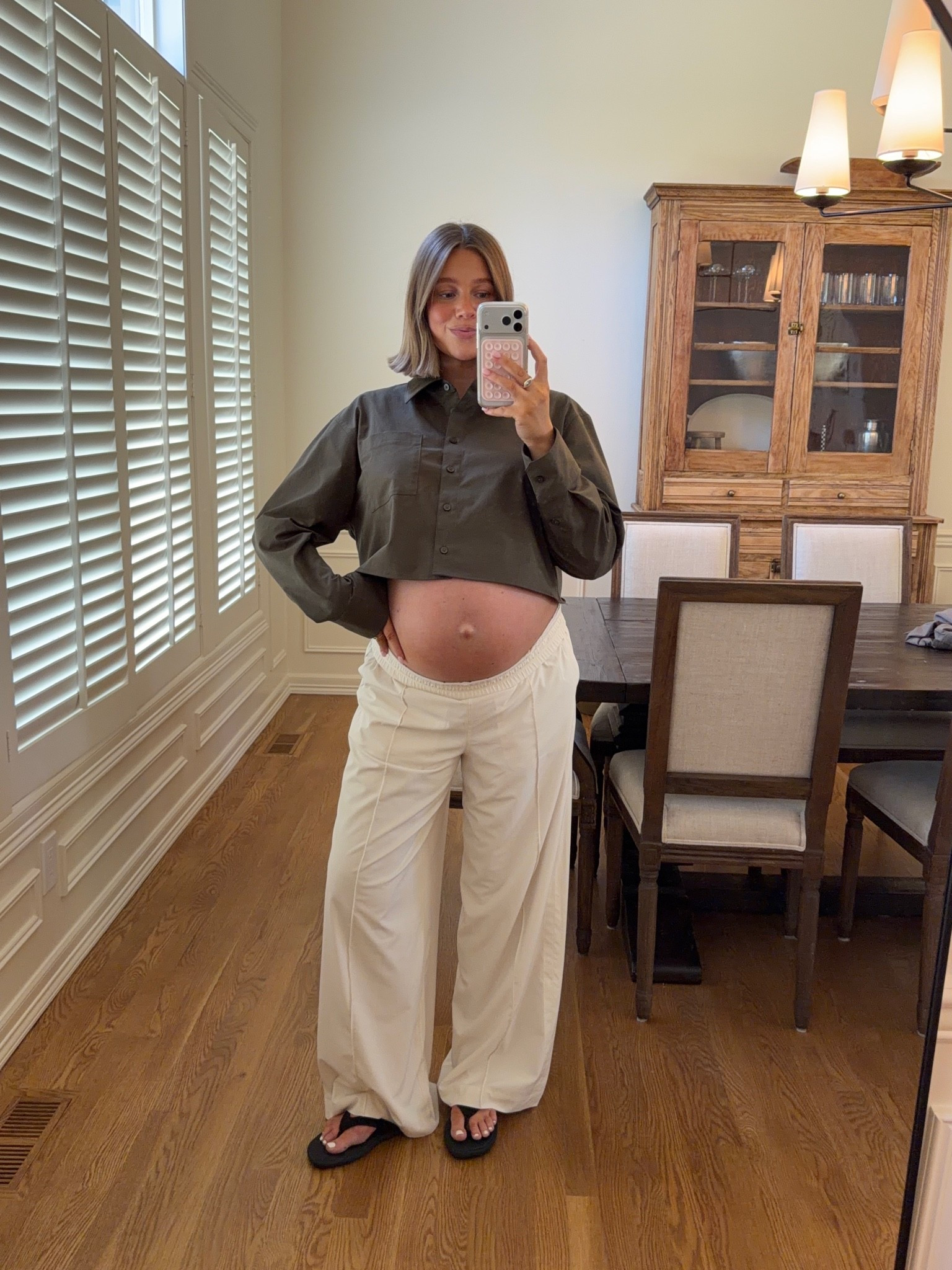 Size 10 in all lululemon tops, size L in Breezily Pant (sized up for pregnancy) mid rise and they’re super soft, stretchy and light weight for summer! 31” inseam and I am 5’ 5” @lululemon #ad #lululemoncreator

#pregnancystyle #pregnant #bumpstyle #bresheppard #lowrise #pregnancy