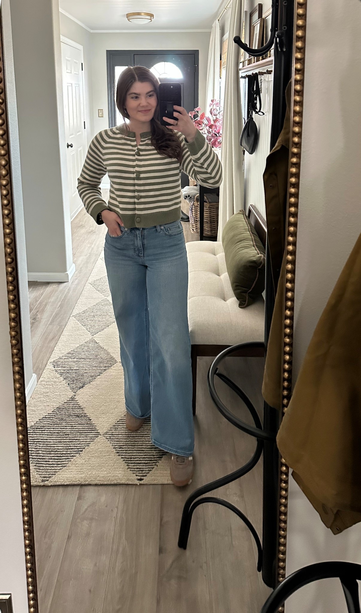 Outfit of the day

Teachers outfit, spring outfit, affordable fashion, wide legged sailor jeans, denim, green and white striped cardigan, brown adidas spezials 

#LTKootd #LTKWorkwear #LTKPetite