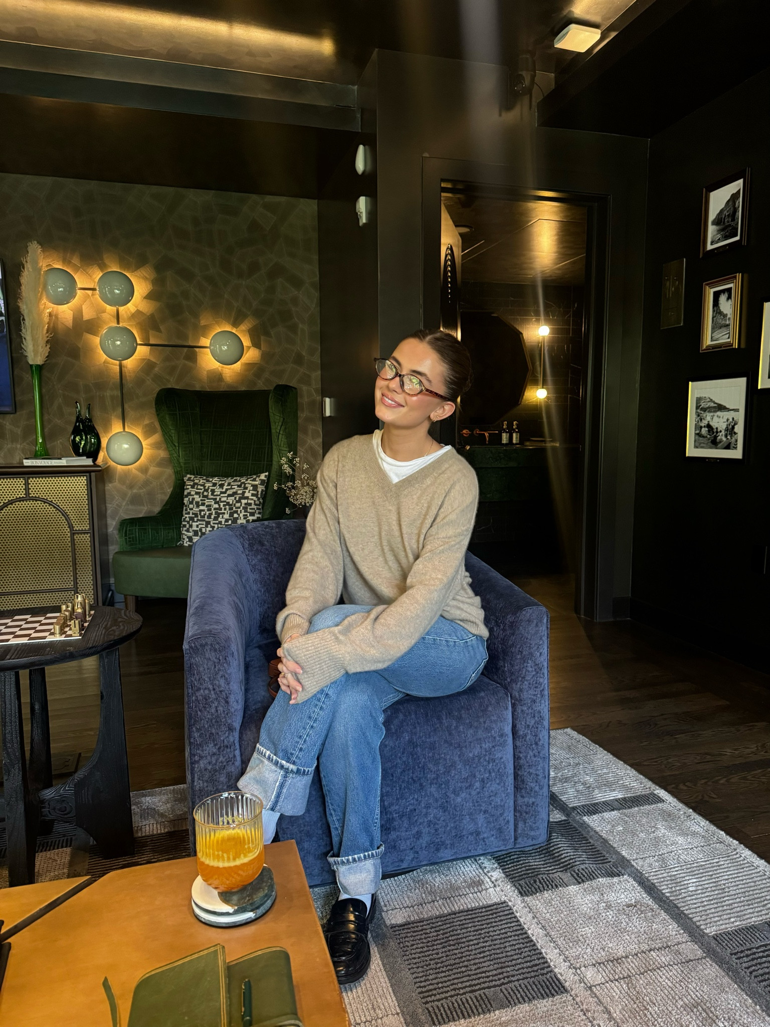 outfit of the day !

#ootd #outfit #cashmere #denim #loafers #sweater #whitetee #brochuwalker #levis #madewell #loup #investmentpieces

#LTKStyleTip #LTKU #LTKSeasonal