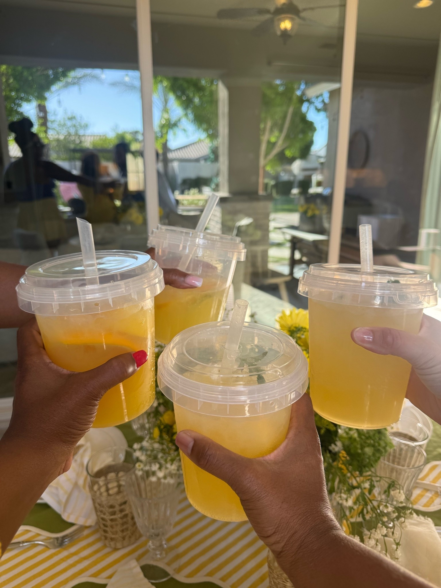 Bucket drinks! 

Linking everything for you!

Non alcoholic | Amazon | mocktail