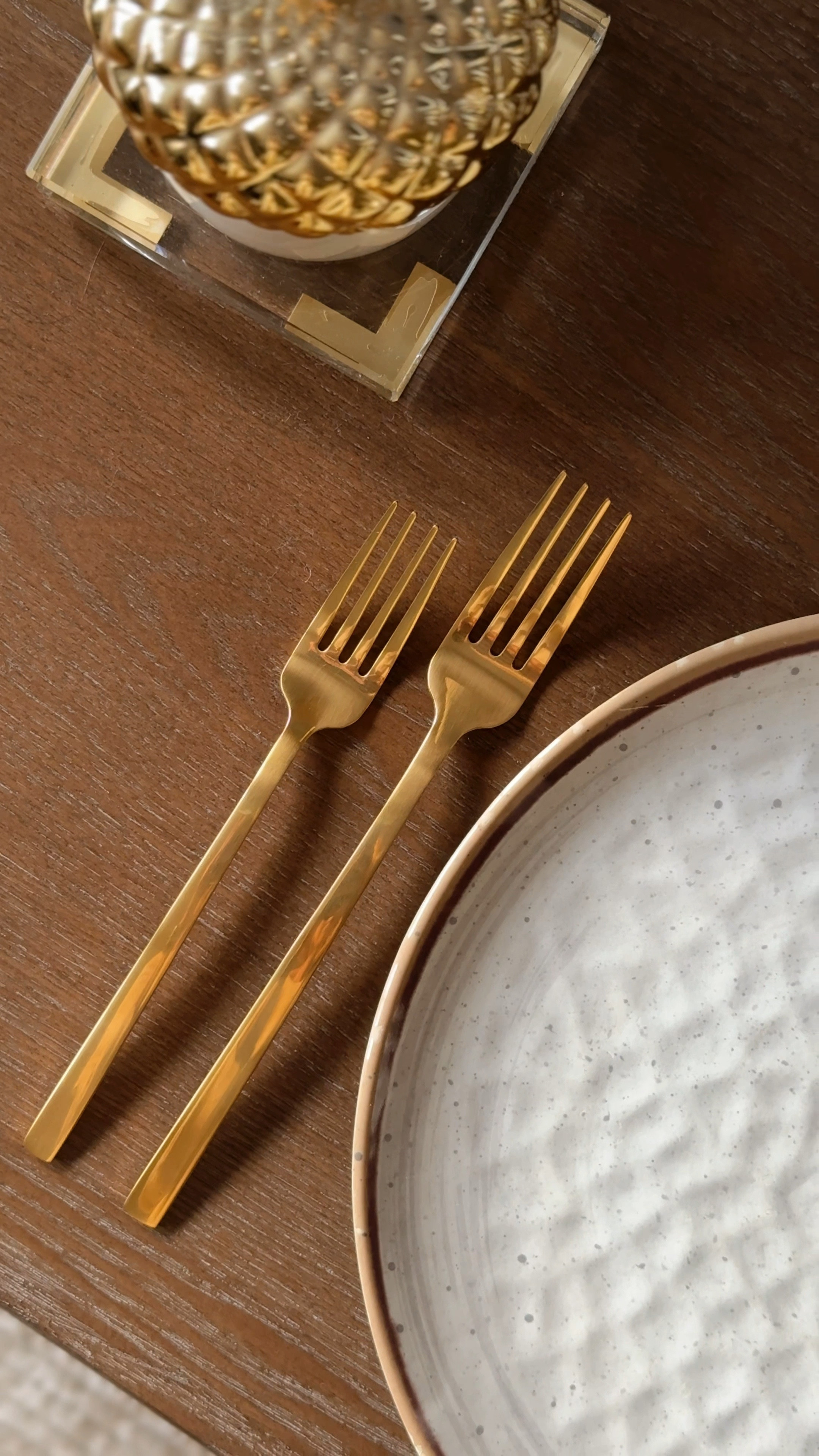 I'm absolutely enchanted with my new gold flatware set from collection at @Wayfair. This 20-piece ensemble is just right for a family of four, showcasing impressive quality and resisting rust. It's a brilliant enhancement to the Thanksgiving table's aesthetic. Wonderful neutral piece!  #OnlyAtWayfair #wayfair #wayfairpartner 


#LTKVideo #LTKHoliday #LTKHome