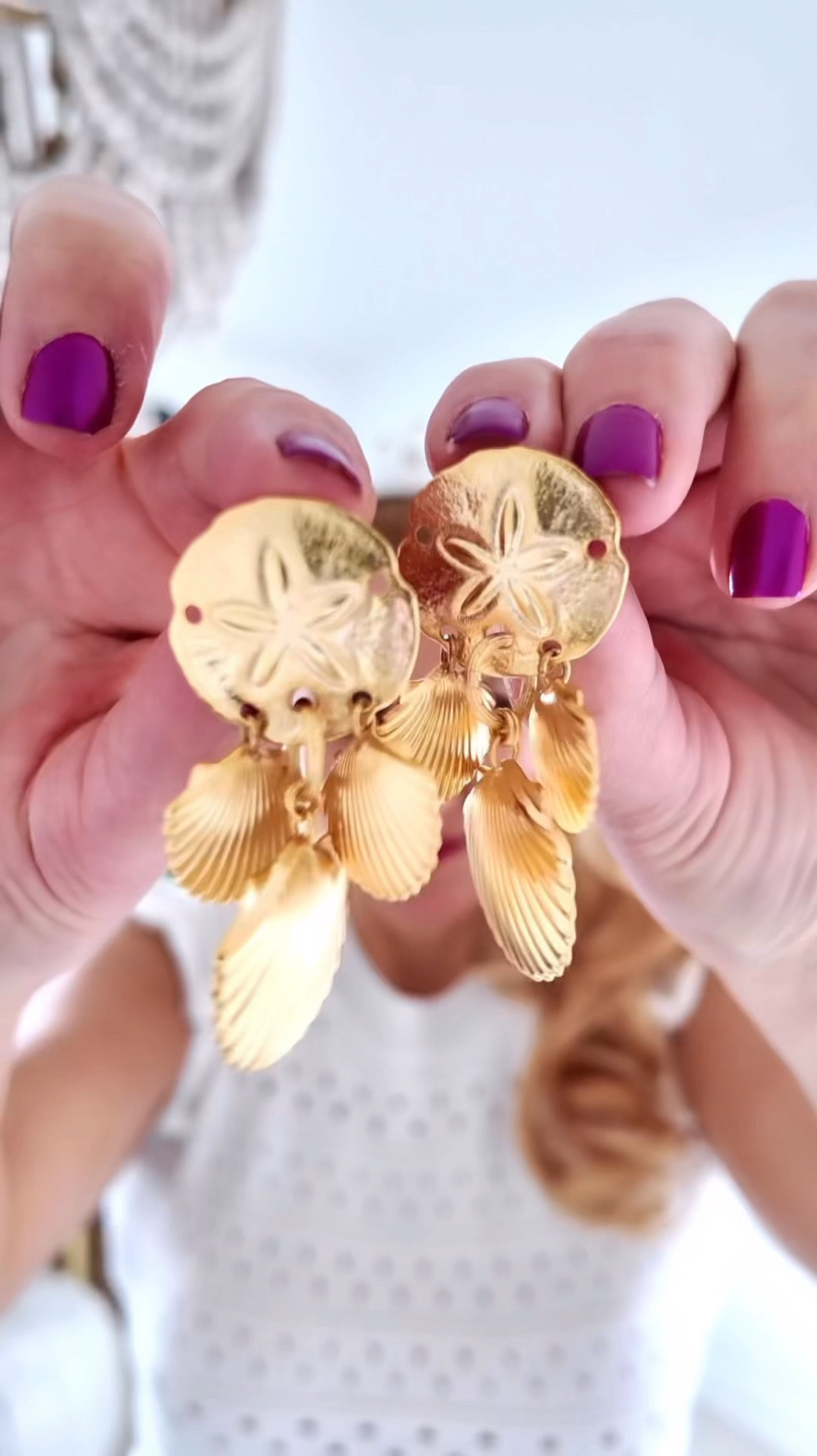 🐚 #ad Obsessing over this @elizabethcolejewelry #elizabethcolejewelry #elizabethcole

🐚Taking a piece of the beach with me wherever I go. This shell necklace and earrings are the perfect addition to any outfit.

🐚Great resort jewelry or wear these as a wedding guest.

🐚EARRINGS: Sand dollars and scalloped shells. Length 2 1/2 inches.
🐚NECKLACE: Scalloped shells finished in 24kt gold. 

#resortwear #resortjewelry #shelljewelry #shellearrings #shellnecklace #goldjewelry #weddingguest #weddingguestjewelry


👉🏼Comment SHOP below to receive a DM with the link to shop this post on my LTK ⬇ https://liketk.it/4RAr6 

👉🏼Follow my shop @jtstjtst11 on the @shop.LTK app to shop this post and get my exclusive app-only content!

#liketkit 
@shop.ltk

#LTKTravel #LTKWedding #LTKVideo