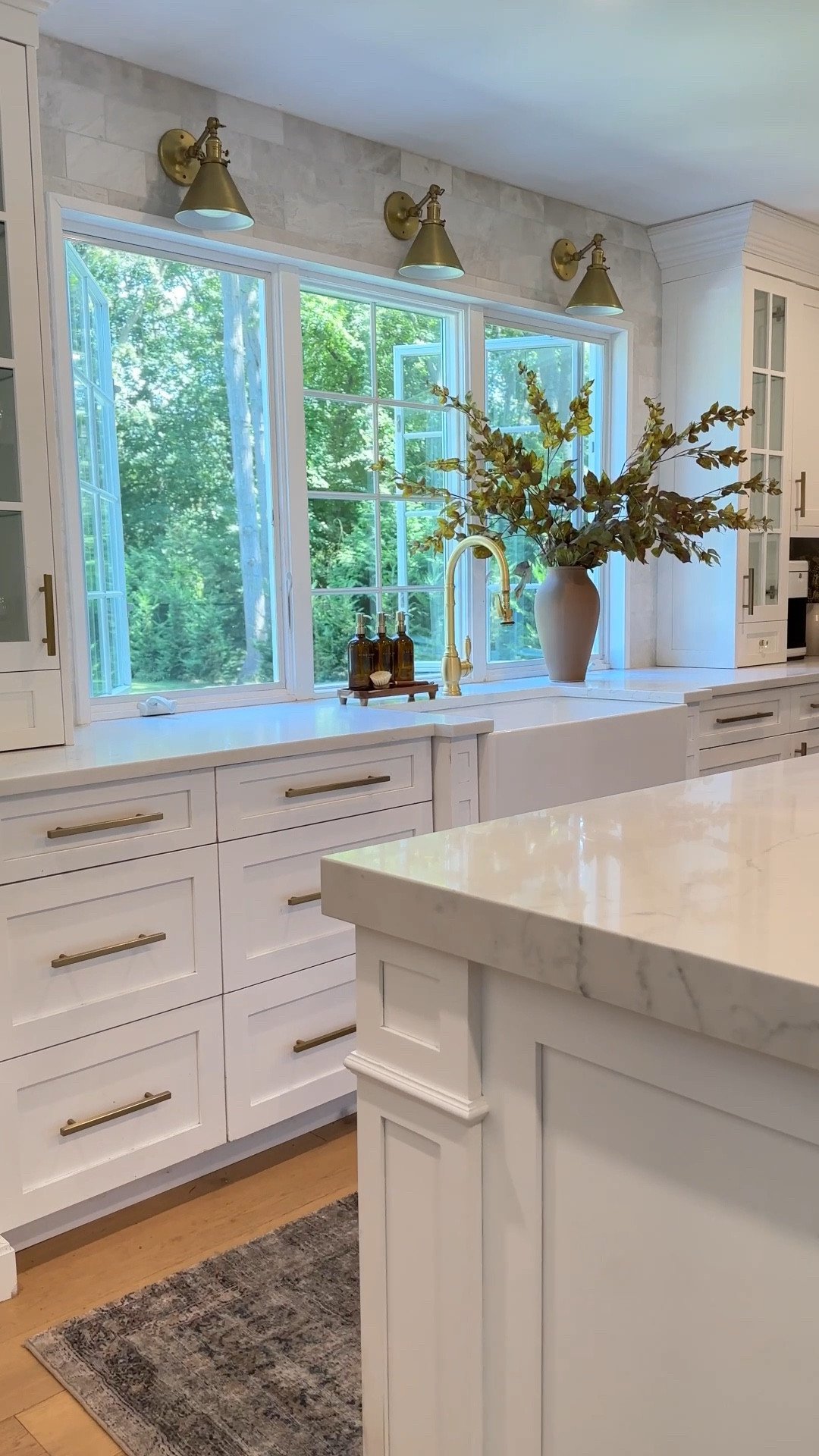 Dreaming of warmer weather, and the windows open! 🤎

kitchen decor | design | neutrals | faucet | sink | backsplash | rug | runner | branches | vase | soap dispensers



#LTKHome #LTKmorningroutine #LTKSaleAlert