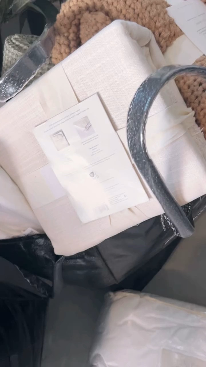 ✨ Full Reveal Tomorrow! ✨

We’ve taken this master bedroom to the next level with thoughtful design details: raised paneling, rich wallpaper, a large arched mirror, and the cutest bee art you ever did see! Stay tuned tomorrow for all the details and the big reveal! 

#InteriorDesign #MasterBedroom #DesignReveal #LuxuryLiving #wallpaperceiling #ambergambledesigns #JKEHomeReset #boisedesigner #eagledesigner #meridiandesigner #roomreveal #designer #interiorstyling #homedesign