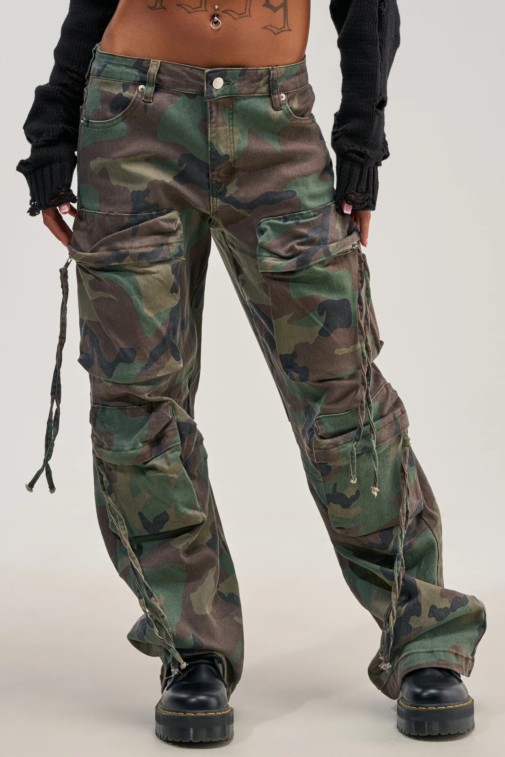AKIRA Take Me Down Camo Cargo Pants | Size Small | AKIRA