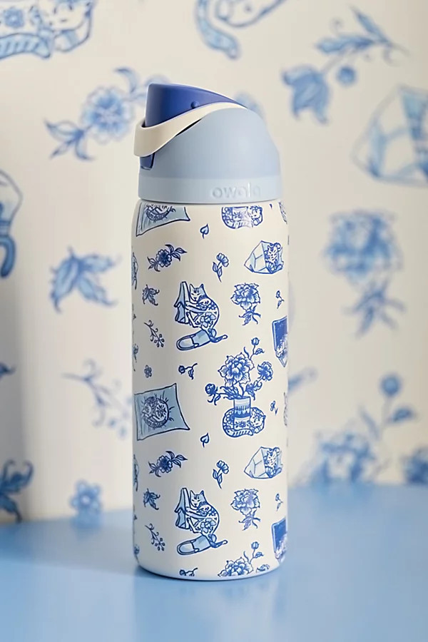 Owala UO Exclusive Delft Cat Print FreeSip 32 oz Water Bottle in Delft Cat at Urban Outfitters | Urban Outfitters (US and RoW)