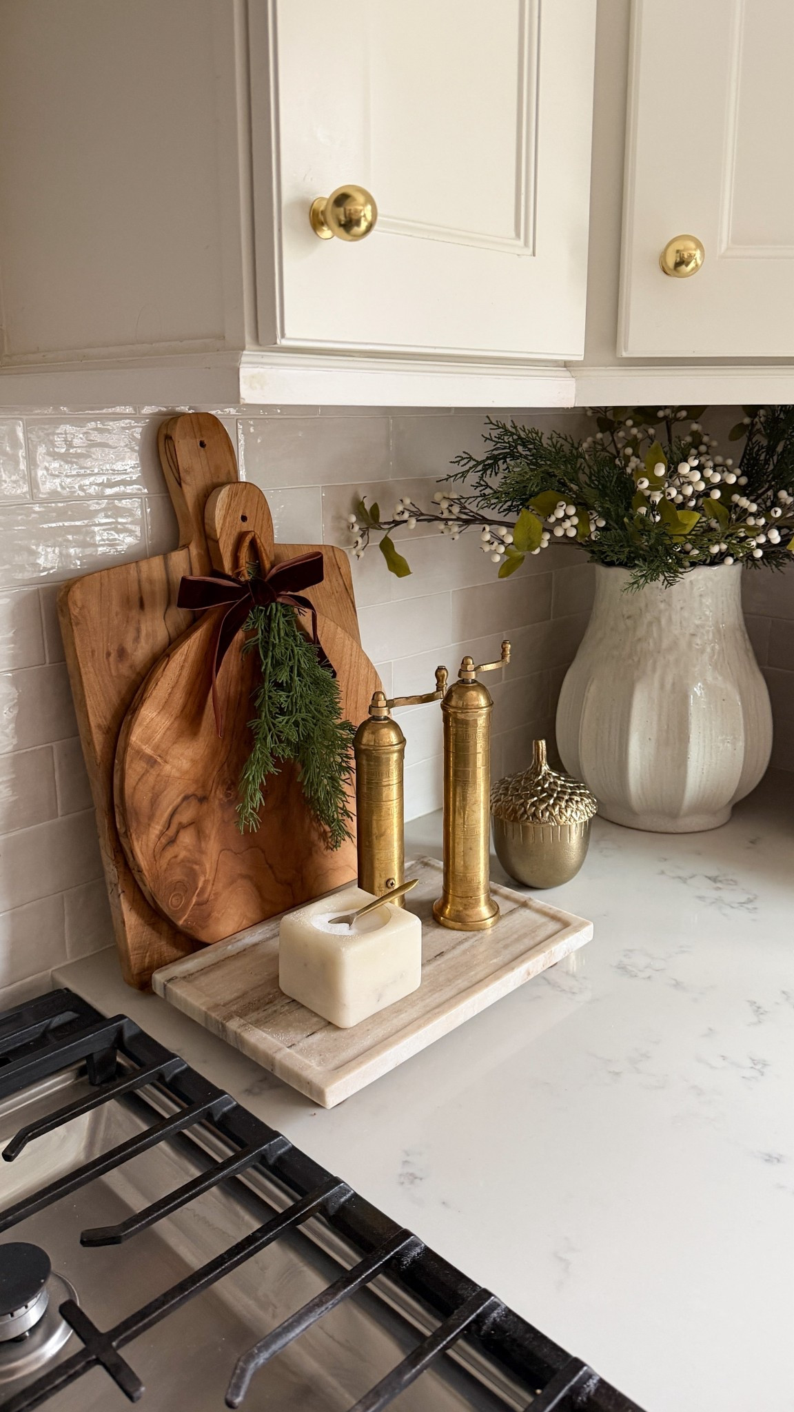 Keeping the holiday decor soft and neutral in the kitchen this year 🤎
Fresh greens, wood boards, brass details …cozy, timeless, and perfect for winter hosting.

shop the look  below!✨


#LTKHoliday #LTKSaleAlert #LTKFindsUnder100