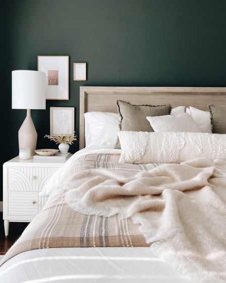 Fall bedroom styling


#LTKhome