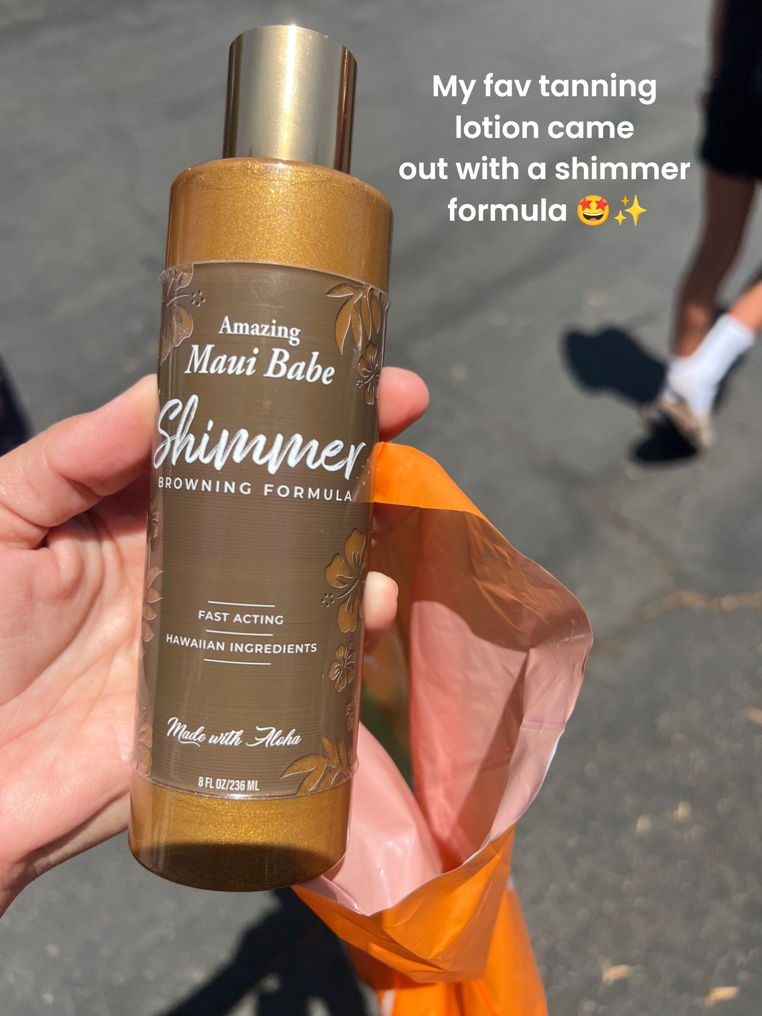 My favorite tanning lotion came out with a shimmer formula 🤩✨