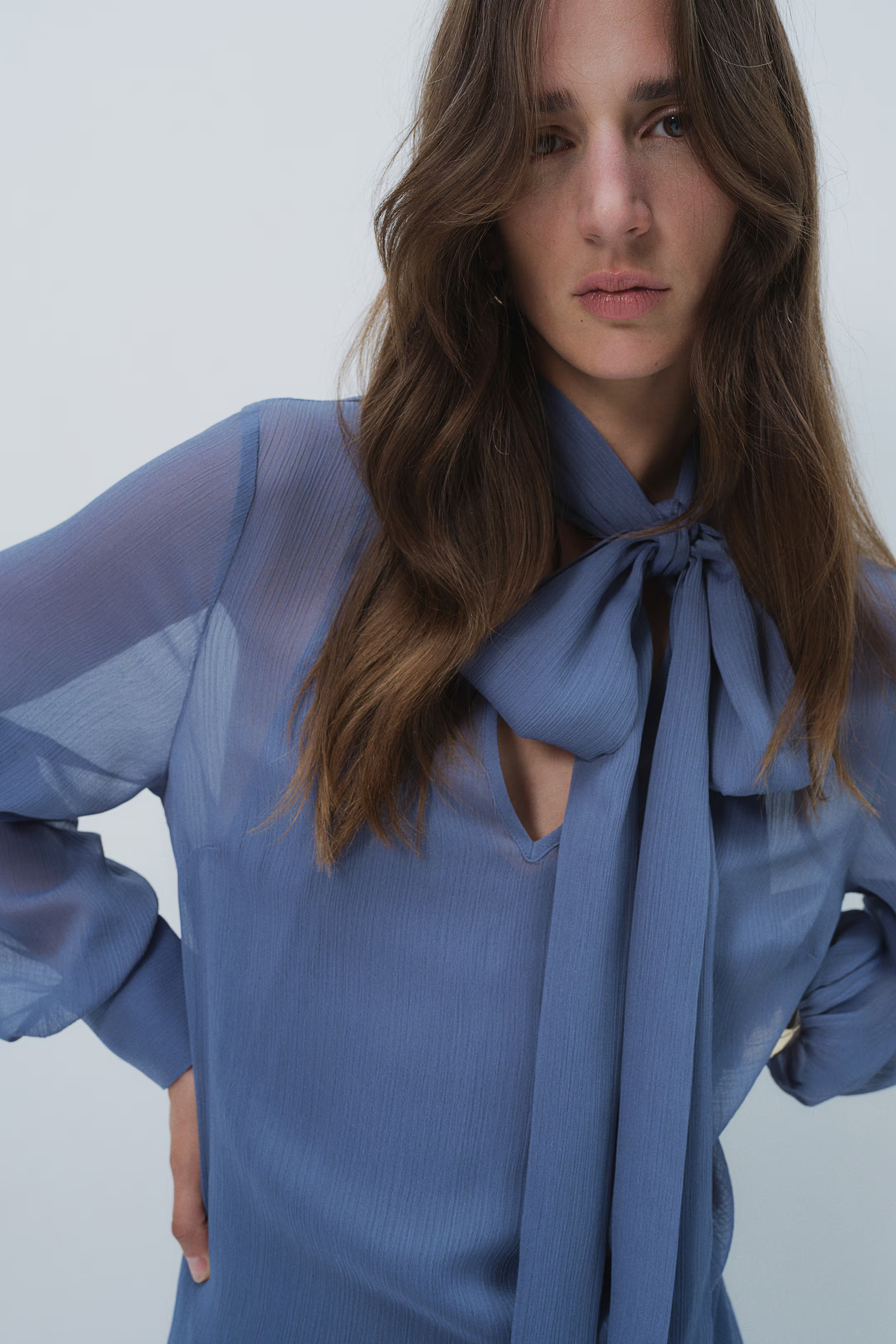 Sheer tie-neck dress - Dusty blue - Ladies | H&M GB | H&M (UK, MY, IN, SG, PH, TW, HK)