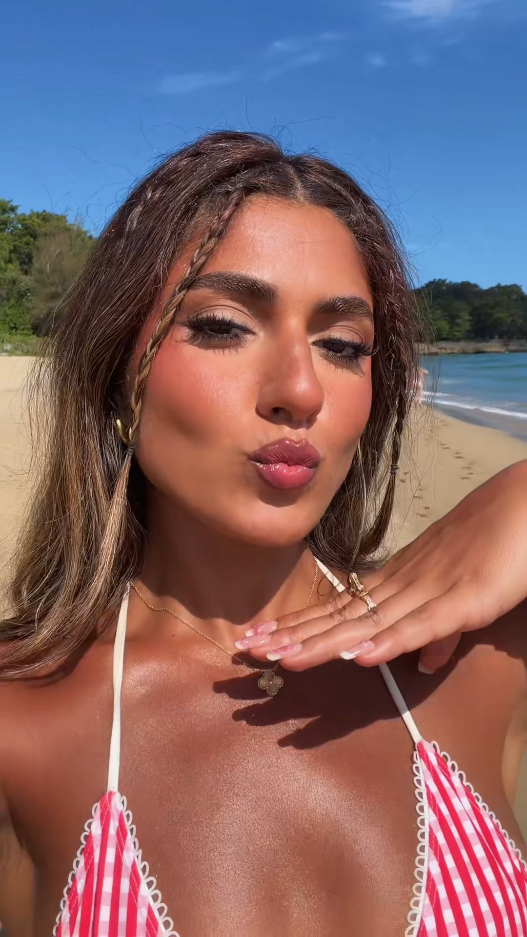 Beachy makeup!

#LTKcanada #LTKsummer #LTKbeauty