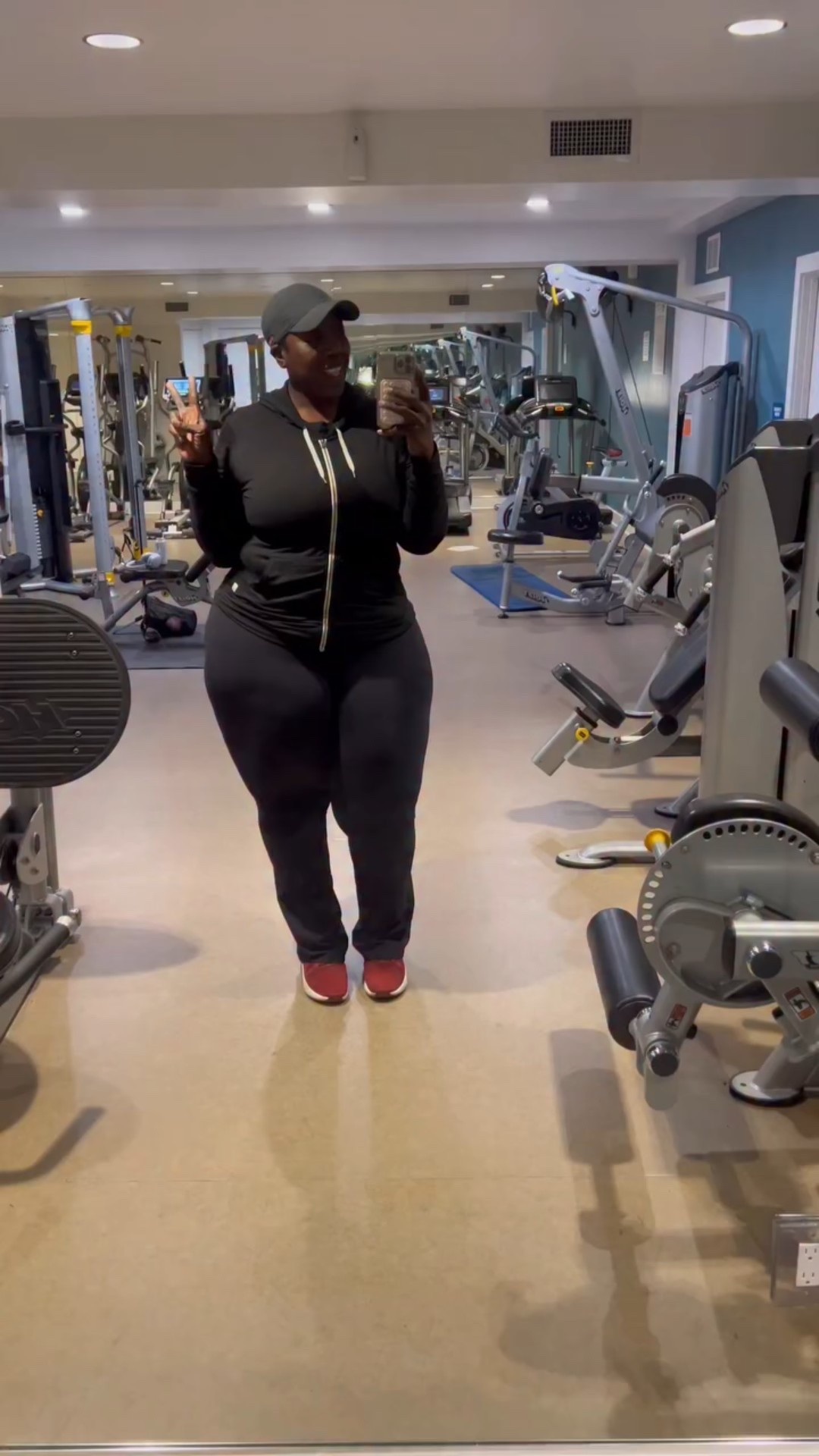 I promised myself that this season wouldn’t be about perfection… just obedience and consistency.
Day 1 of my 12-week program is done. Full reps. Full effort. Full grace.

If you’re starting over too, start with me.
We don’t wait for Monday. We don’t wait for the perfect moment.

We begin again — today. 🤎

Leggings @nikewomen Nike Zenvy - Check link in Bio for LTK to shop the leggings! 

#BecomingHer #ThisCurvyGirlsFitness #FaithAndFitness #weightlossjourney #weightlossstory #workoutmotivation #fitnessmotivation #weightloss #blackfitness #workout