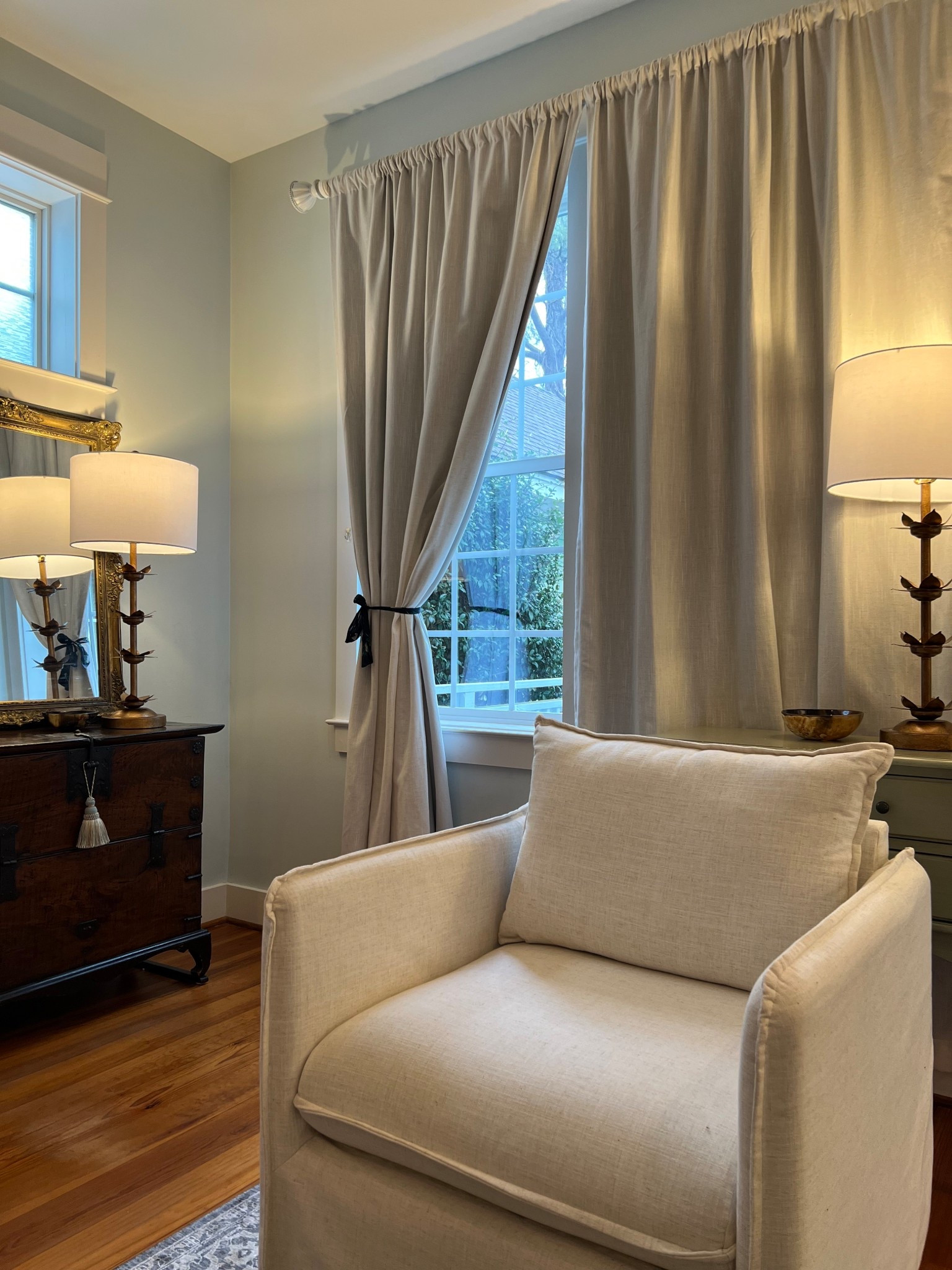 Target accents chair, Safavieh table lamps, Alice Lane home horn bowls, tassels.
#livingroom #homedecor #tablelamps #alicelane #alicelanehome #decorativebowls #tassels #amazonhome #safavieh

#LTKSeasonal #LTKFindsUnder100 #LTKHome