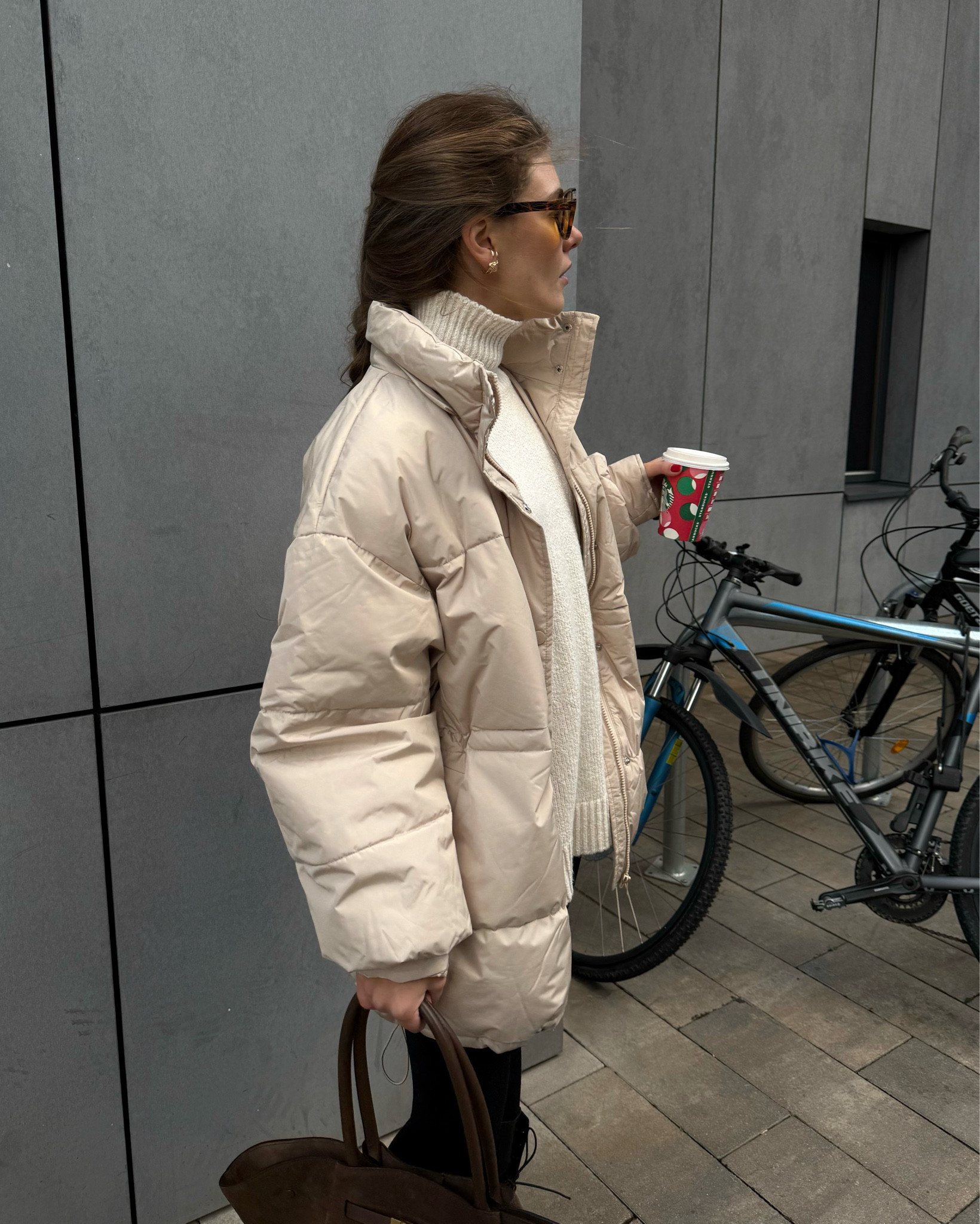 puffer + sweater + lace up boots + big suede bag = isn’t it perfect combination?