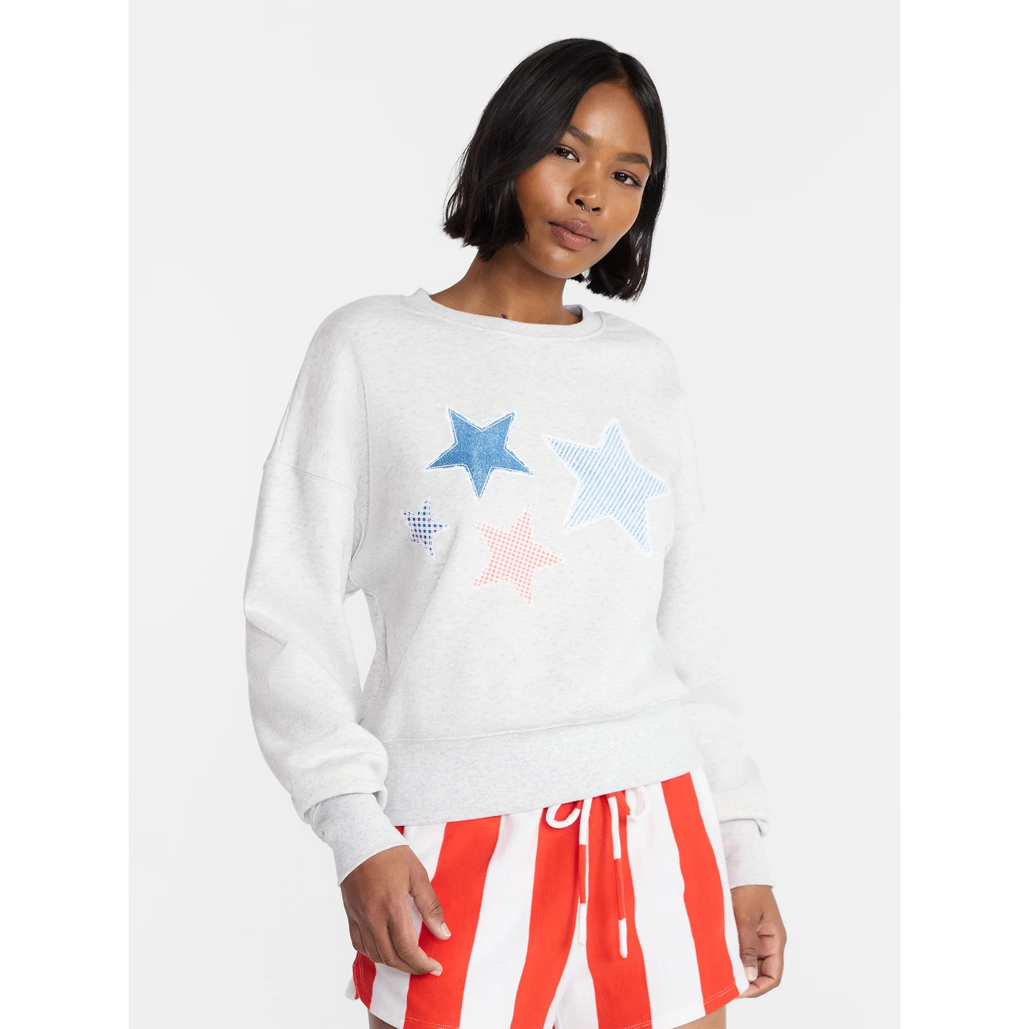 No Boundaries Boxy Graphic Sweatshirt with Long Sleeves, Women's XXS-XXL | Walmart (US)
