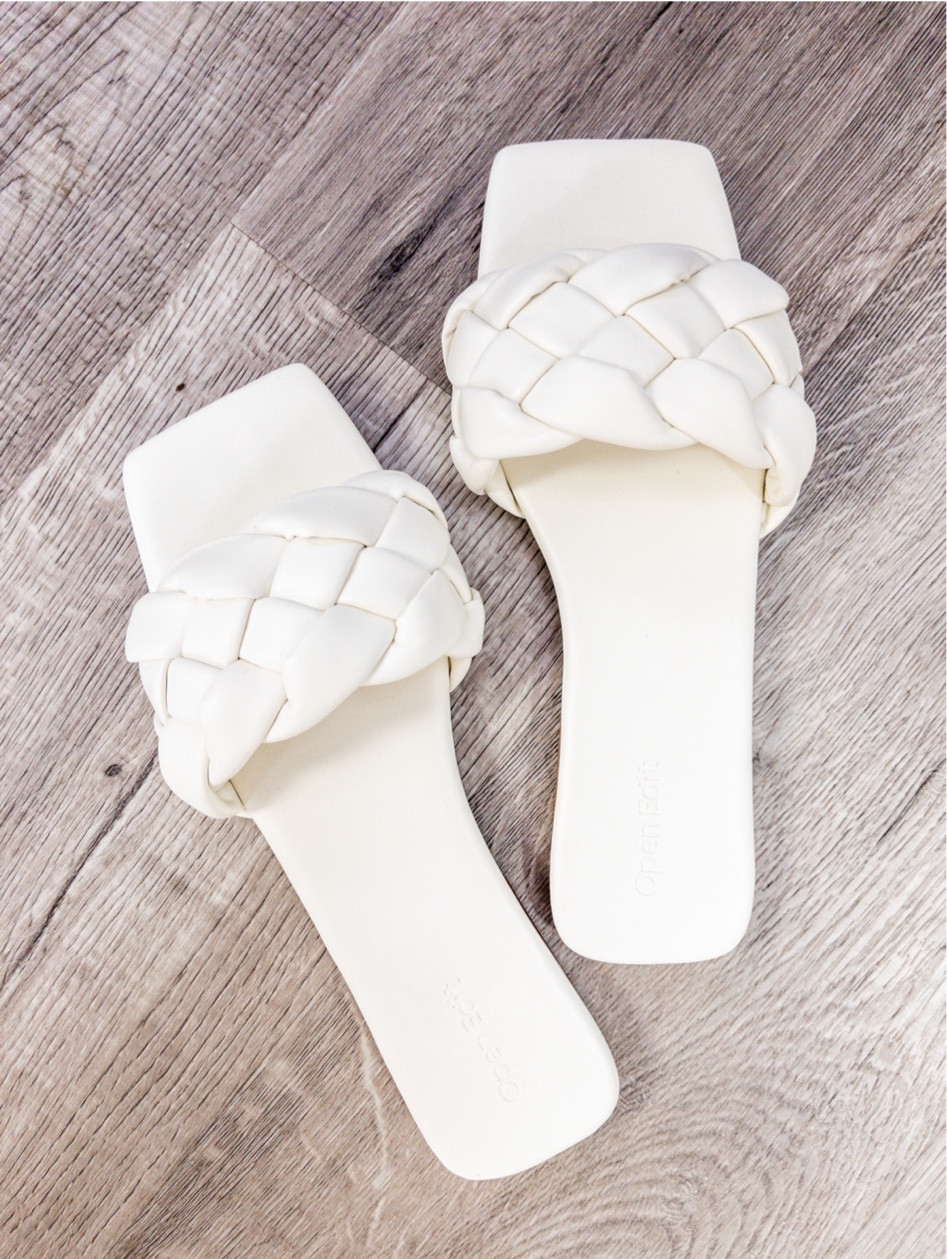 I have been loving these slide sandals from Nordstrom! Some colors up to 44% off!💕💕

#LTKshoecrush #LTKunder50 #LTKSeasonal