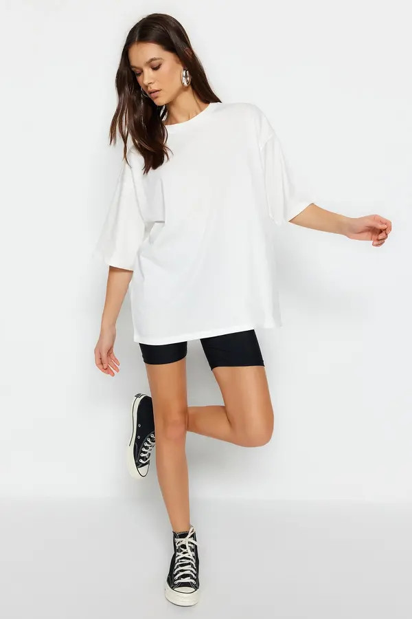 Ecrufarbenes Premium-Strick-T-Shirt mit Rundhalsausschnitt in Übergröße/weiter Passform aus 10... | Trendyol DE