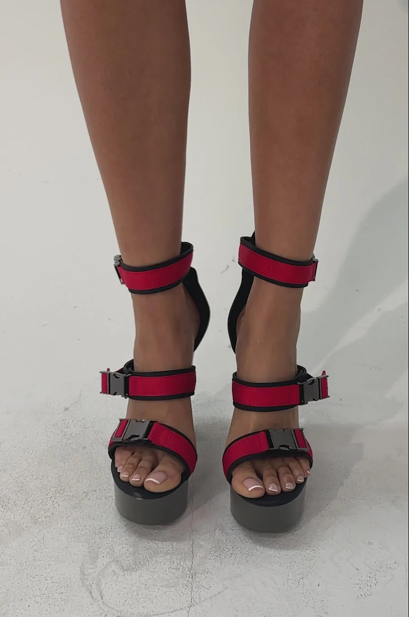 AZALEA WANG RAYLYN RED PLATFORM CHUNKY SANDAL | AKIRA