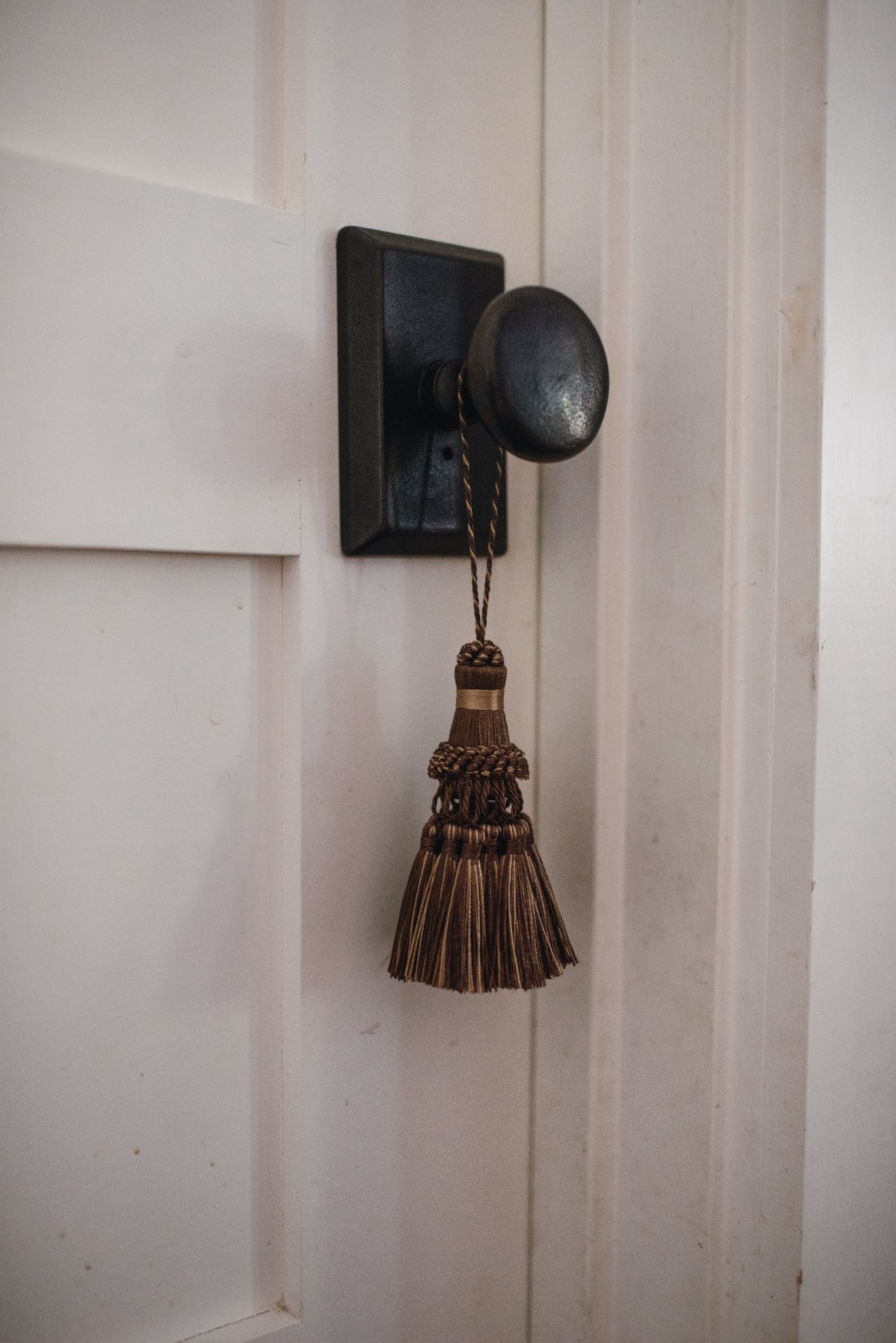 I love a large tassel for a door knob, also a great way to signal I’m still asleep or please don’t come in 🚪

#LTKHome #LTKstorytime #LTKFindsUnder50