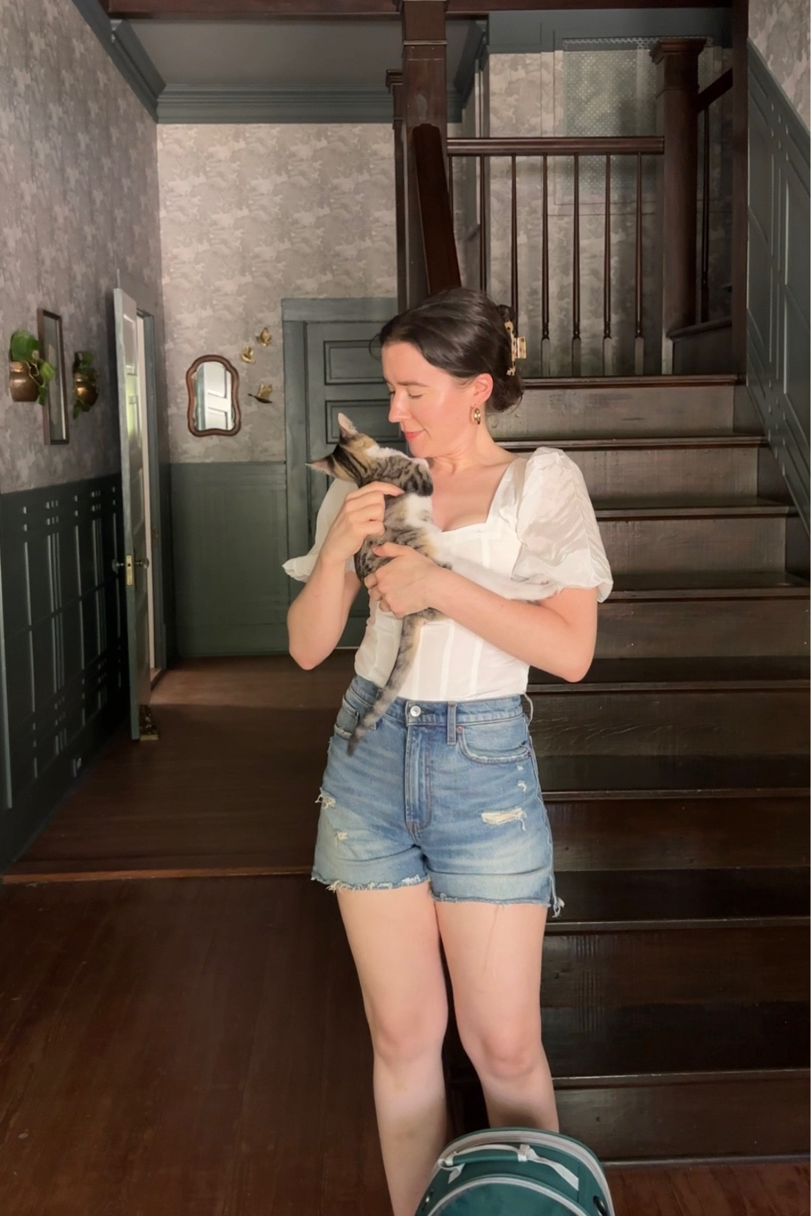 My favorite new top is currently 30% off! I own it in black and white 🖤🤍 


#LTKFind #LTKsalealert #LTKSale